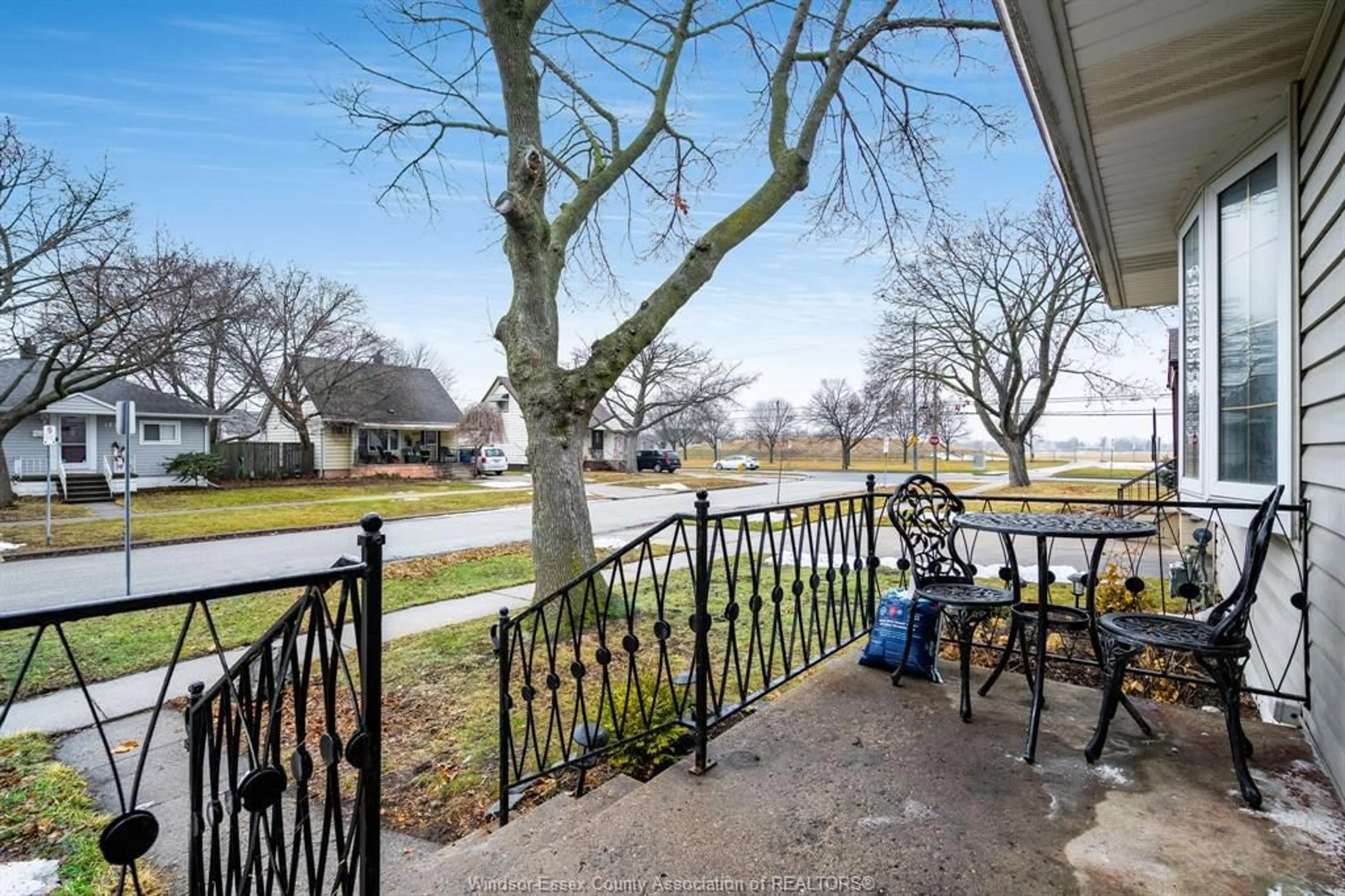 Unknown for 1814 Larkin, Windsor Ontario N8W 4G6