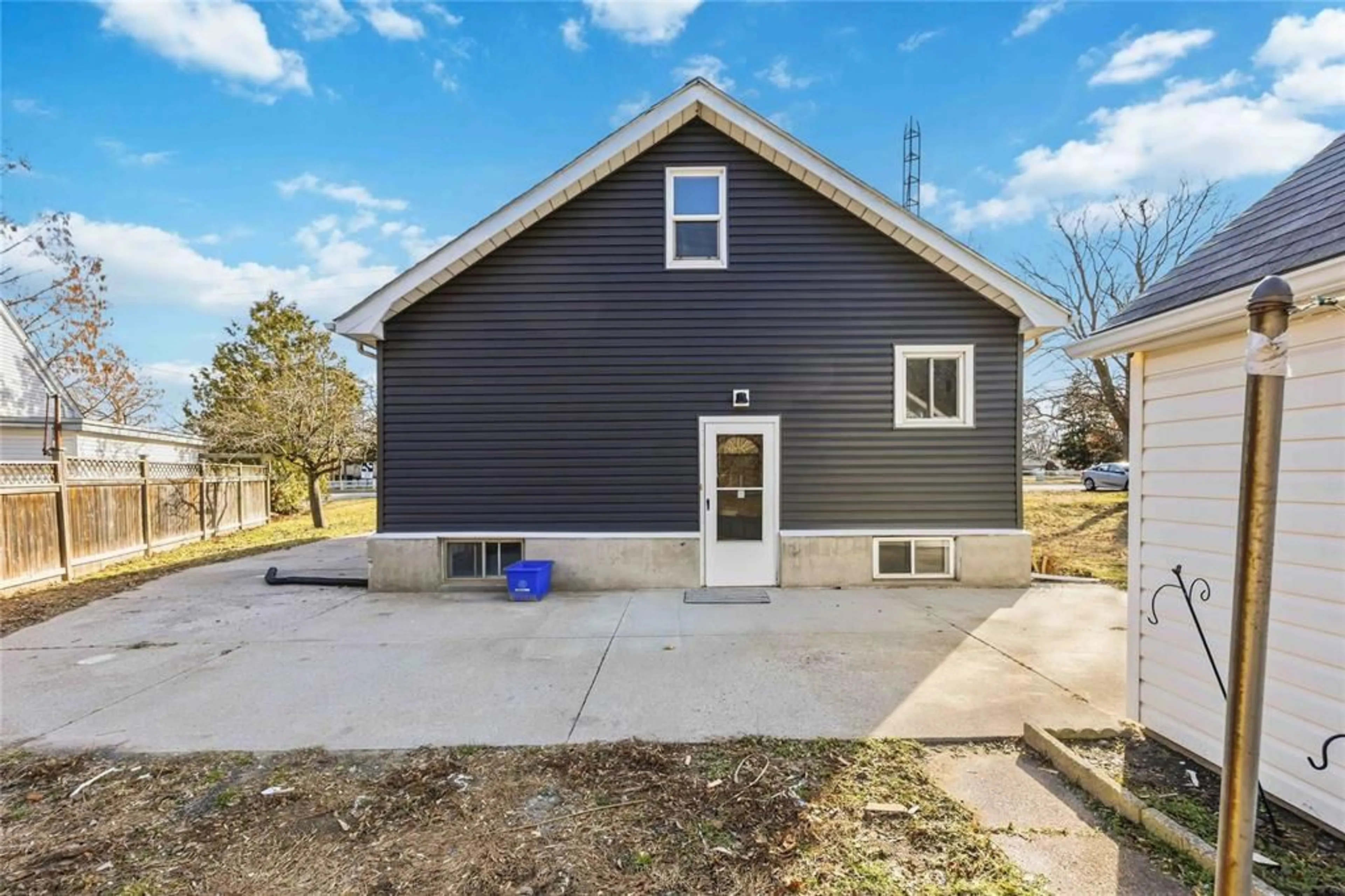 Home with vinyl exterior material, street for 1027 COLBORNE Rd, Sarnia Ontario N7V 3K6