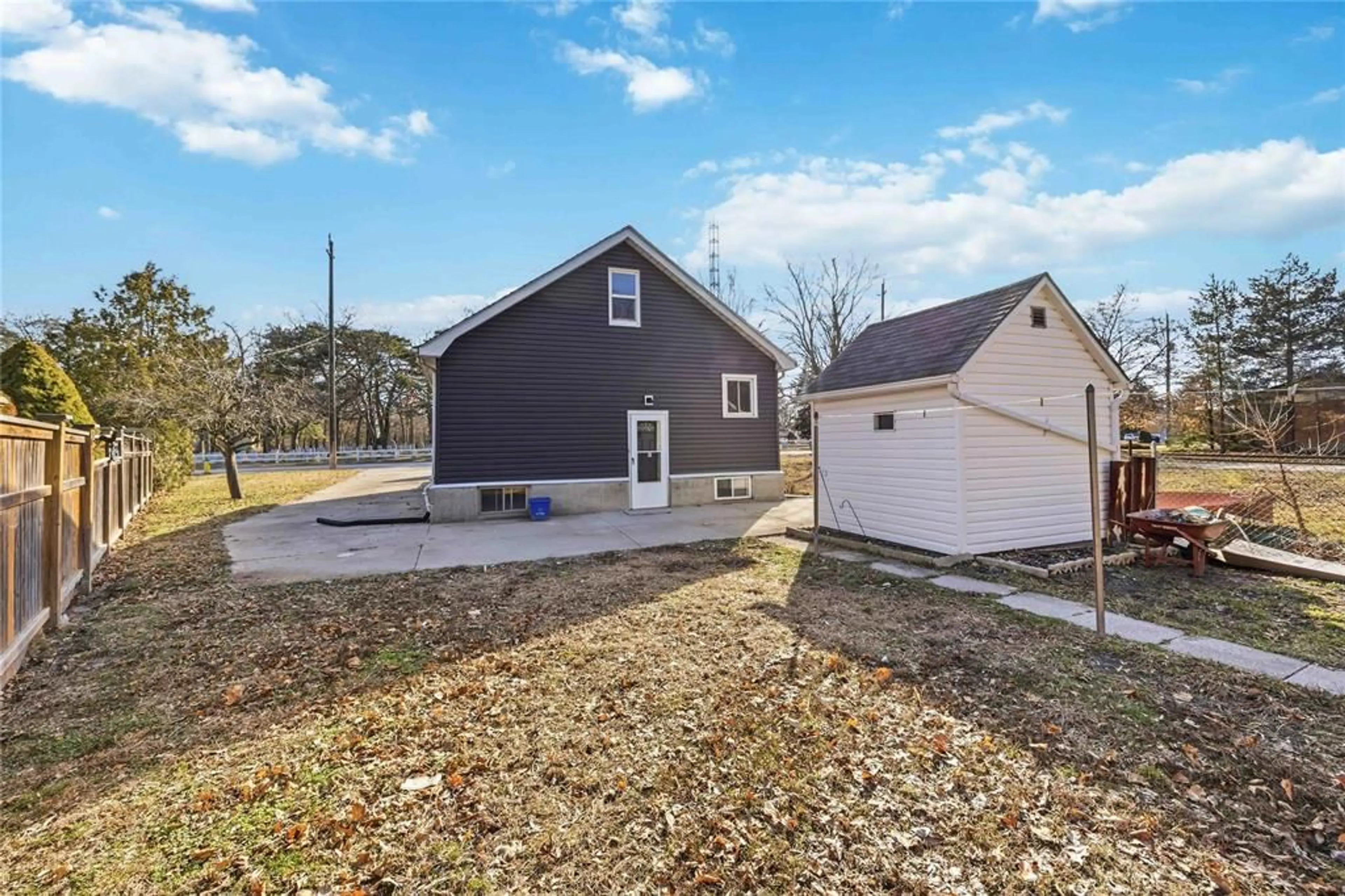 Unknown for 1027 COLBORNE Rd, Sarnia Ontario N7V 3K6