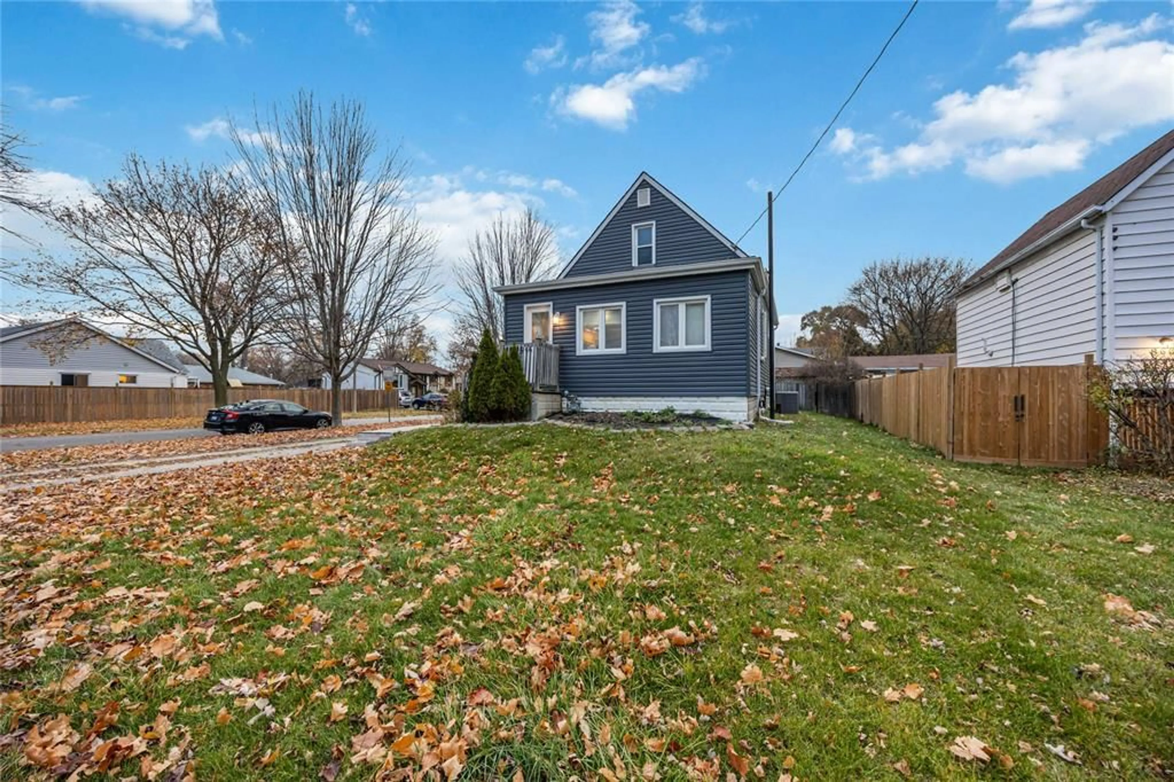 Unknown for 856 DEVINE St, Sarnia Ontario N7S 1X5