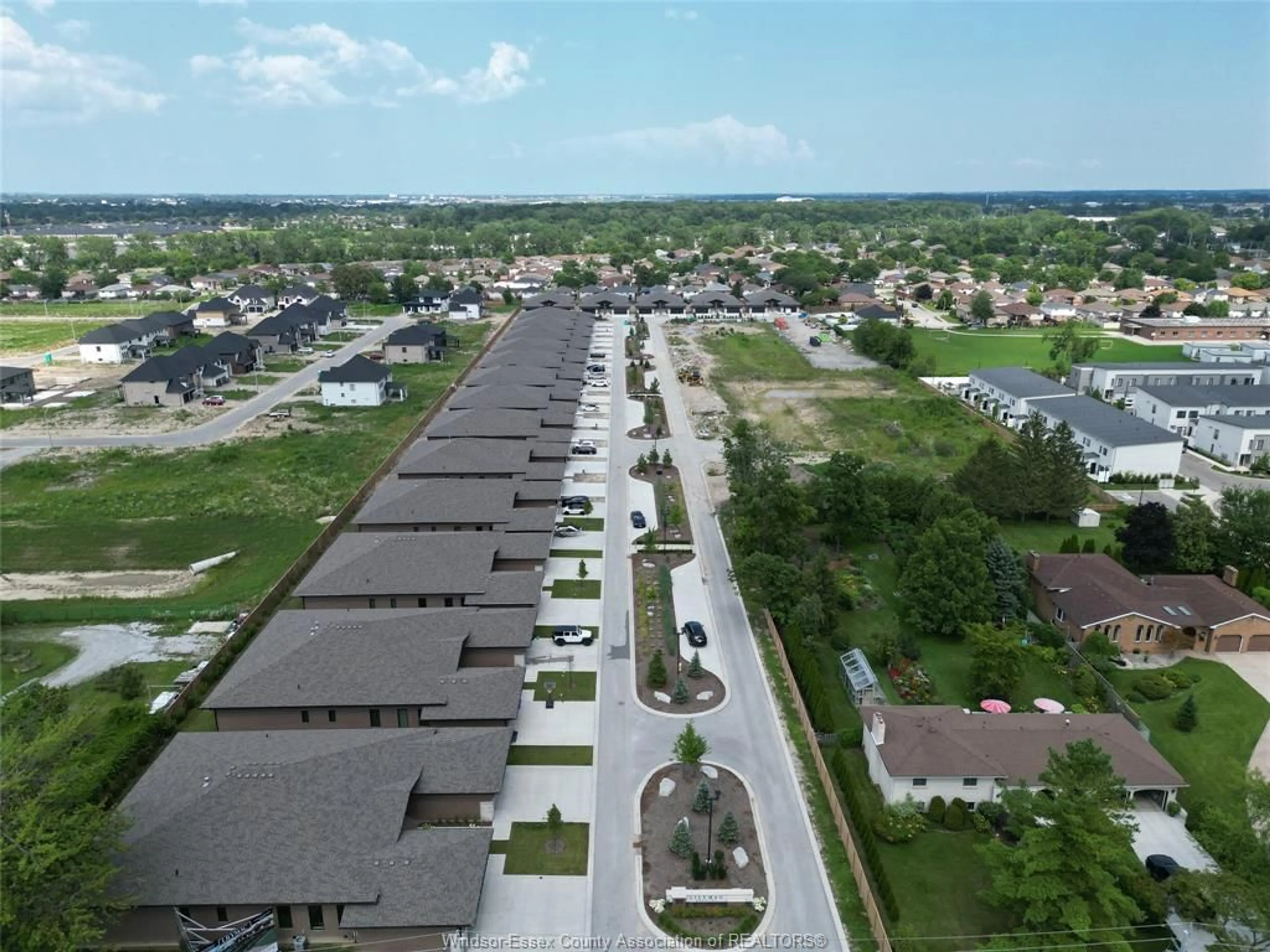 A pic from outside/outdoor area/front of a property/back of a property/a pic from drone, street for 516 LILY MAC, Windsor Ontario N6E 3N7