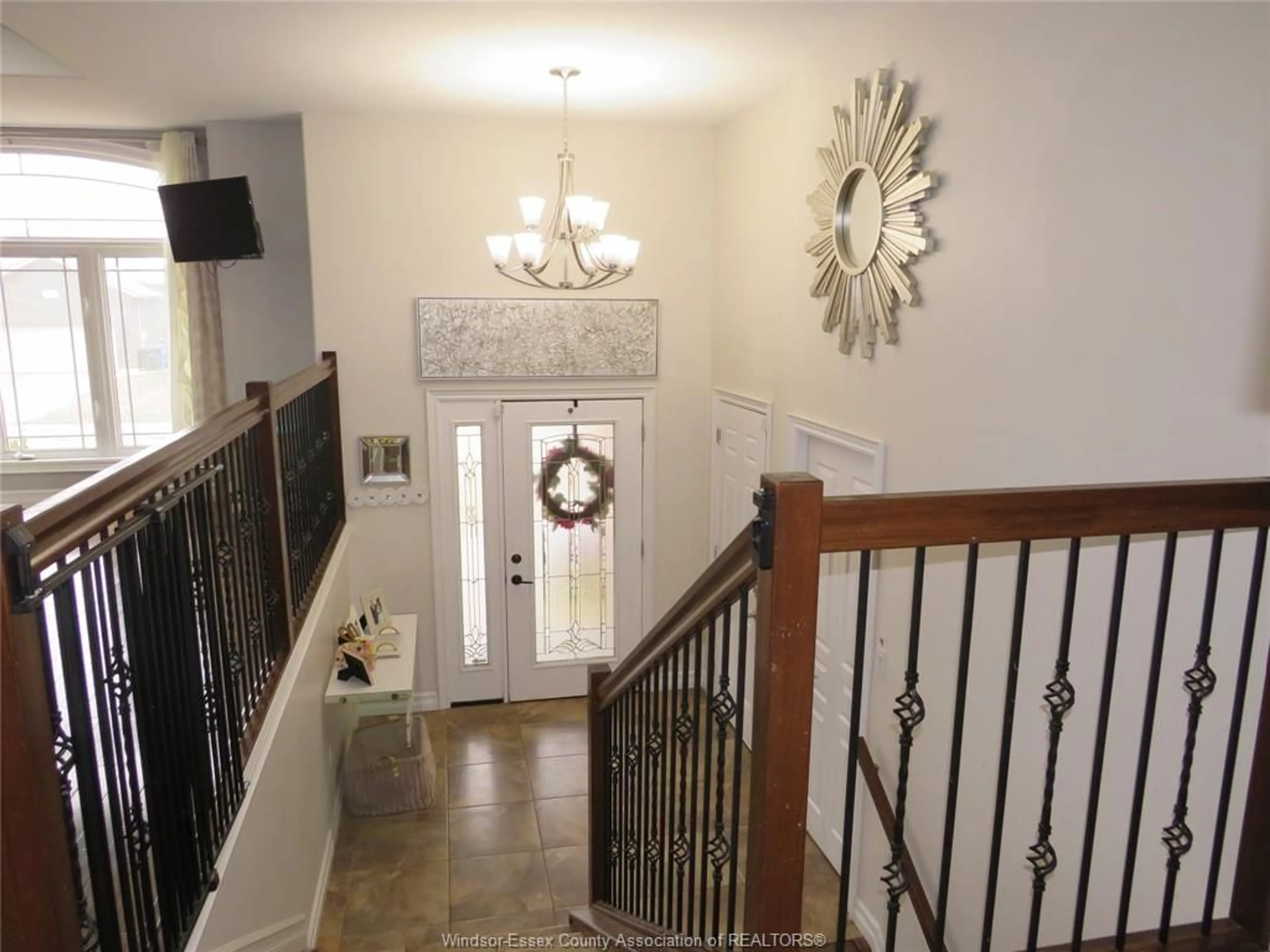 Indoor foyer for 53 ANTONIO, Leamington Ontario N8H 5P8