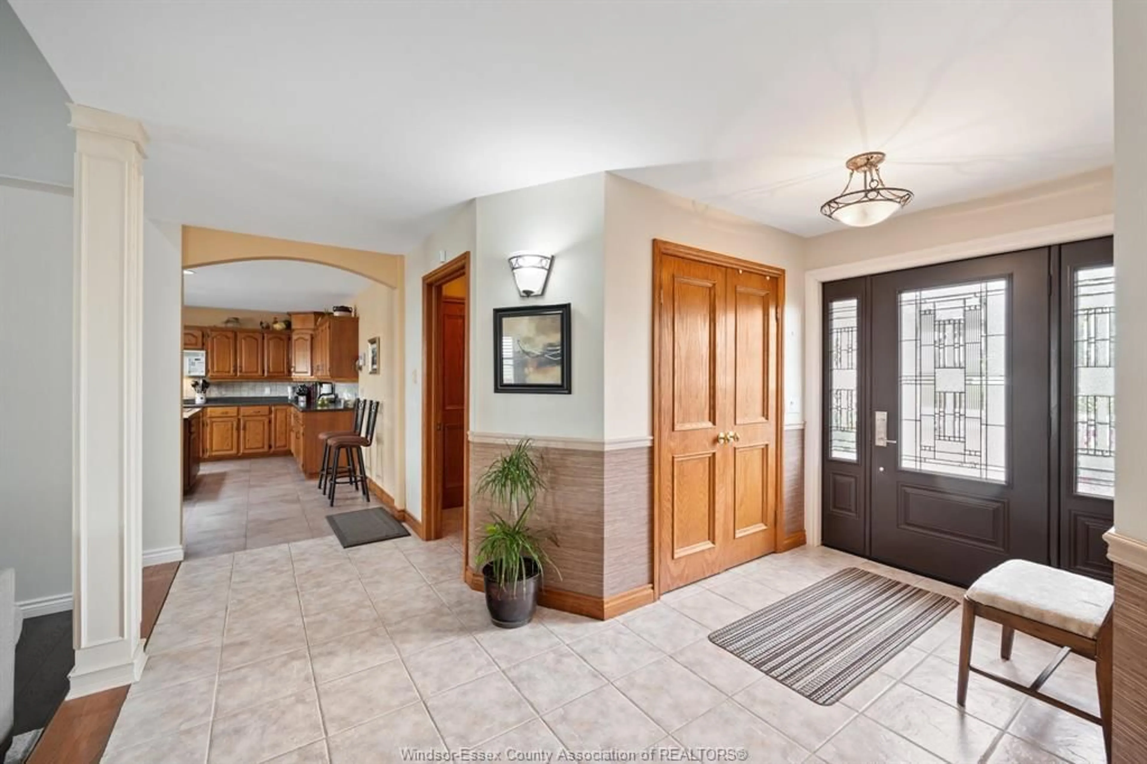 Indoor entryway for 15381 COUNTY RD 8, Essex Ontario N0R 1L0