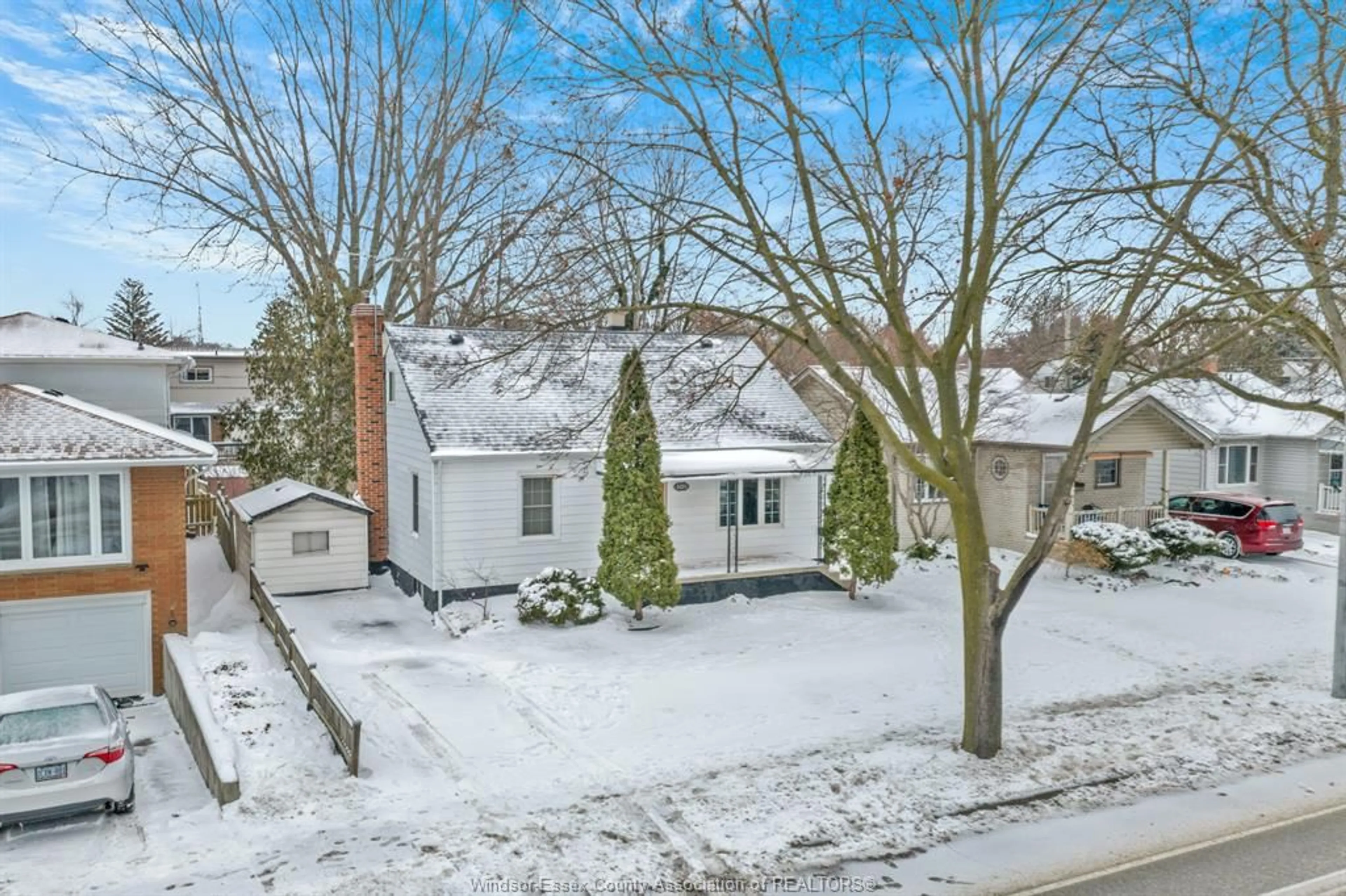 A pic from outside/outdoor area/front of a property/back of a property/a pic from drone, street for 1418 PILLETTE Rd, Windsor Ontario N8Y 3B9