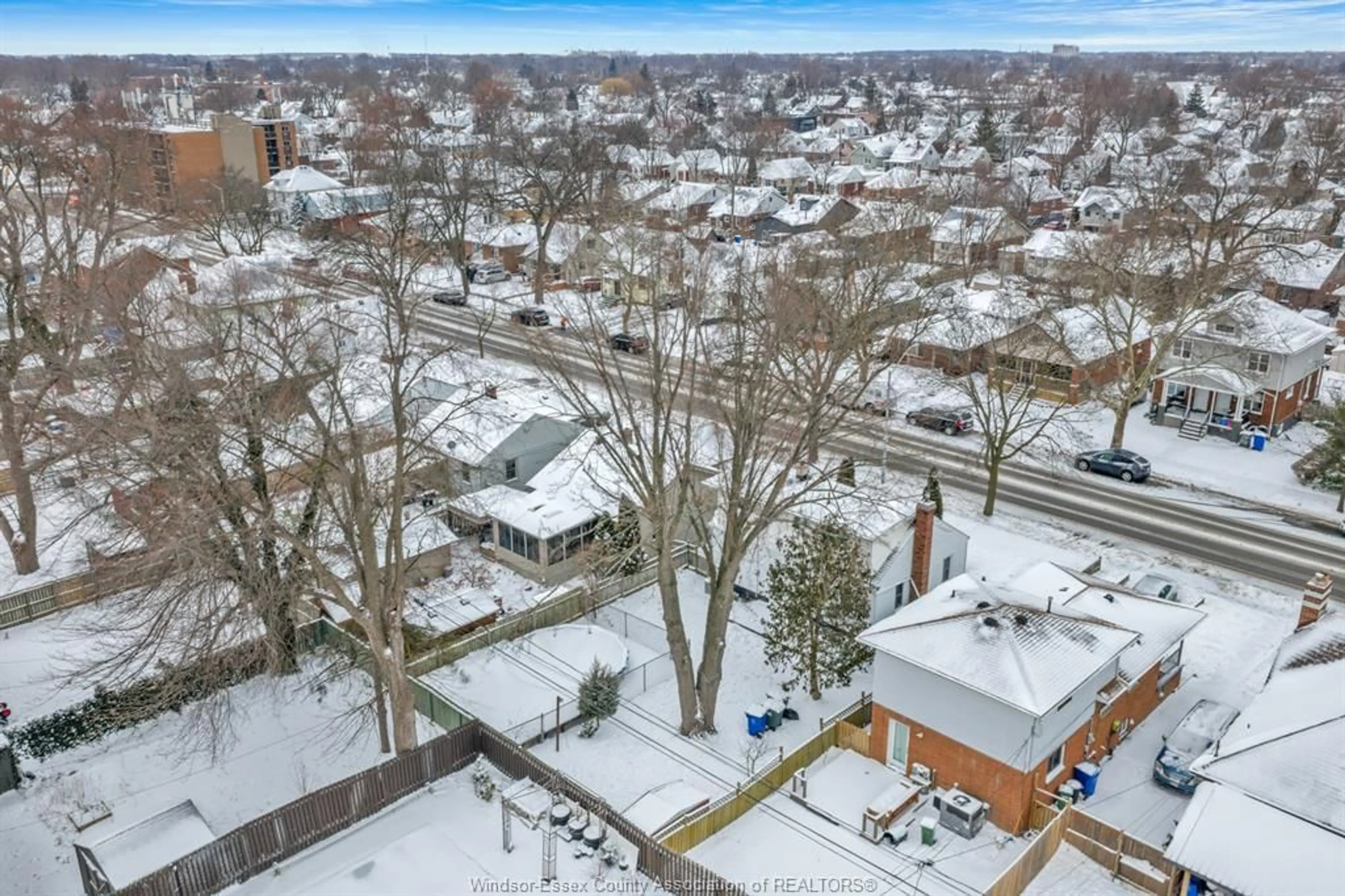 A pic from outside/outdoor area/front of a property/back of a property/a pic from drone, city buildings view from balcony for 1418 PILLETTE Rd, Windsor Ontario N8Y 3B9