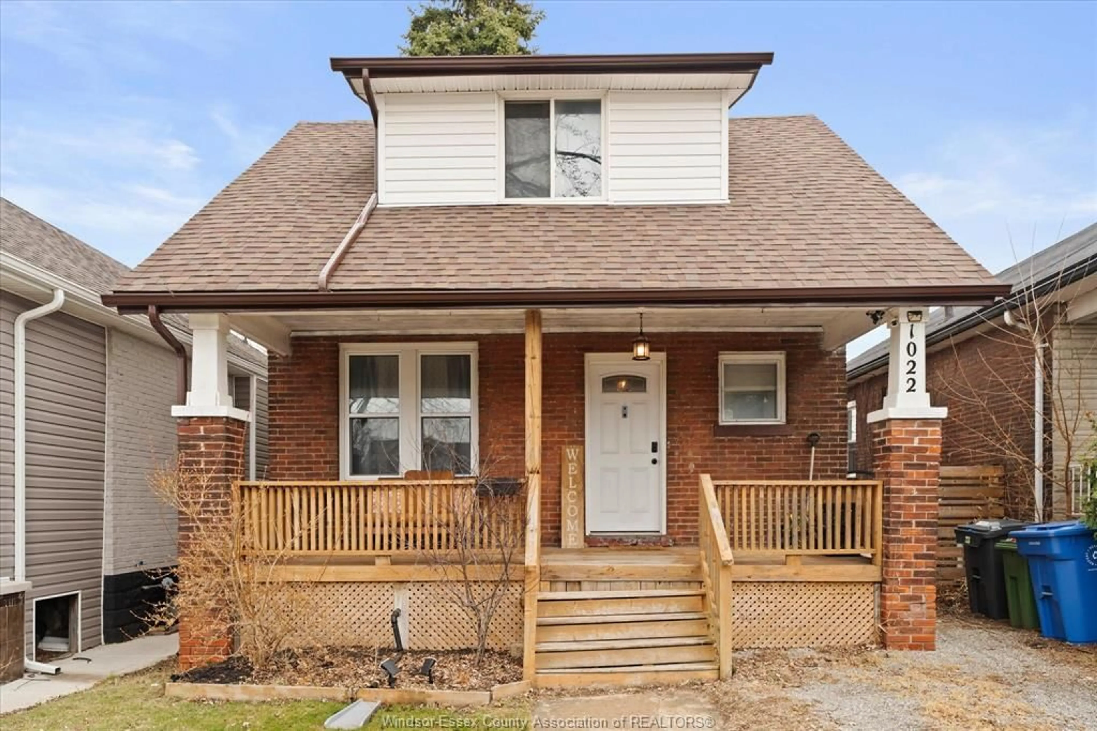 Home with brick exterior material, street for 1022 OAK Ave, Windsor Ontario N9A 5G4
