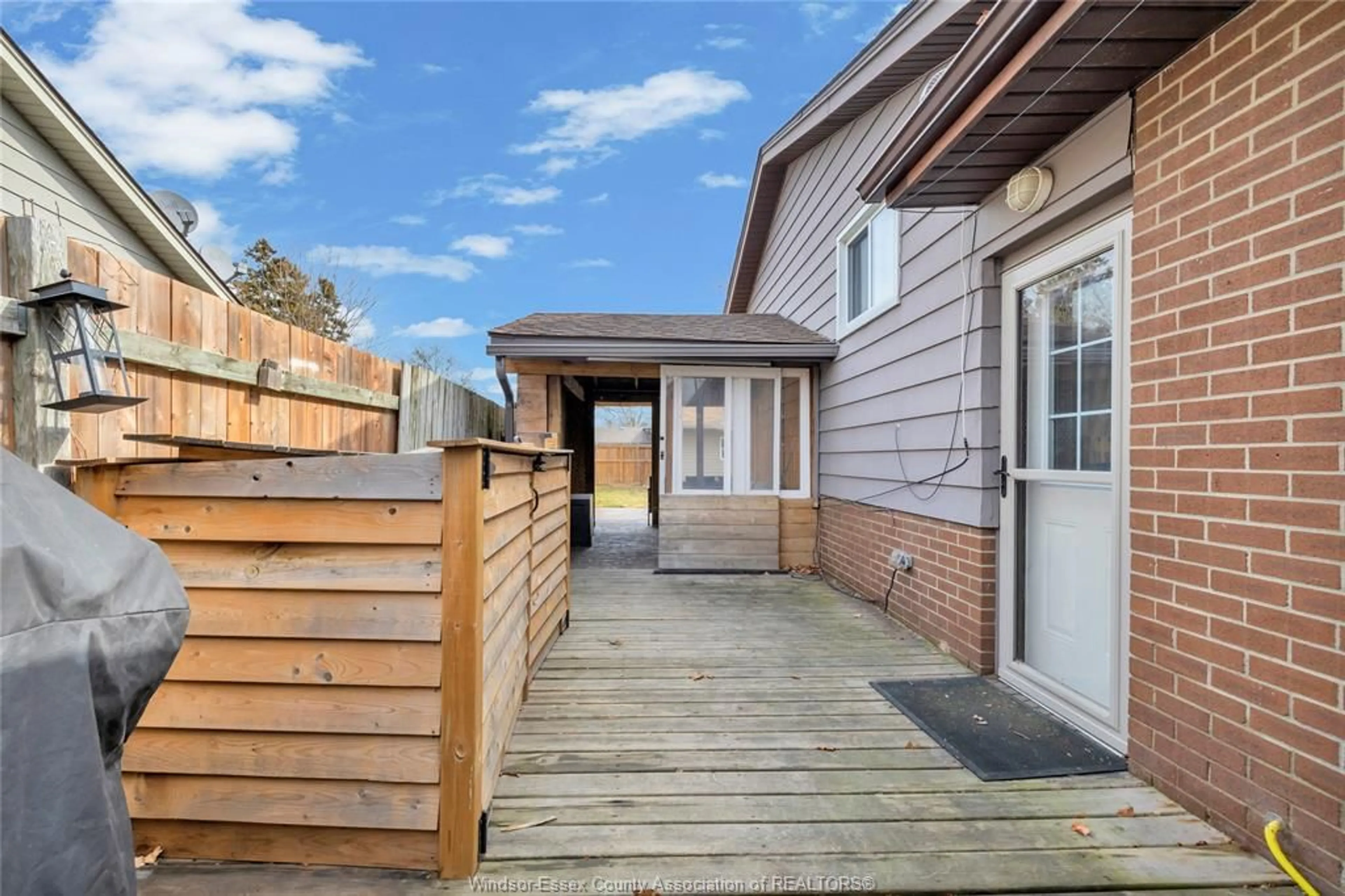 Unknown for 3142 ELMWOOD Cres, Windsor Ontario N8R 1X4