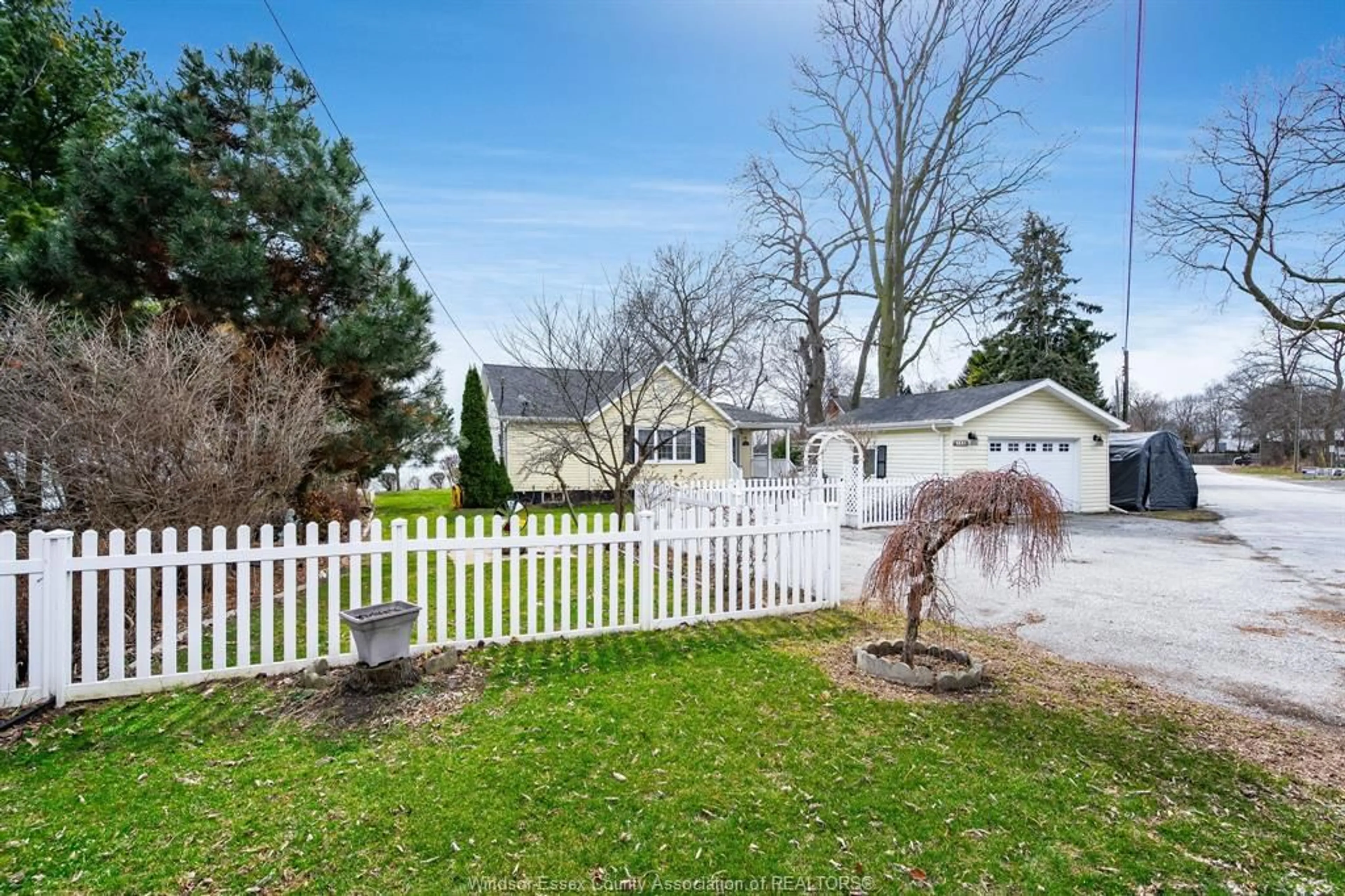 Unknown for 389 Erie View, Harrow Ontario N0R 1G0