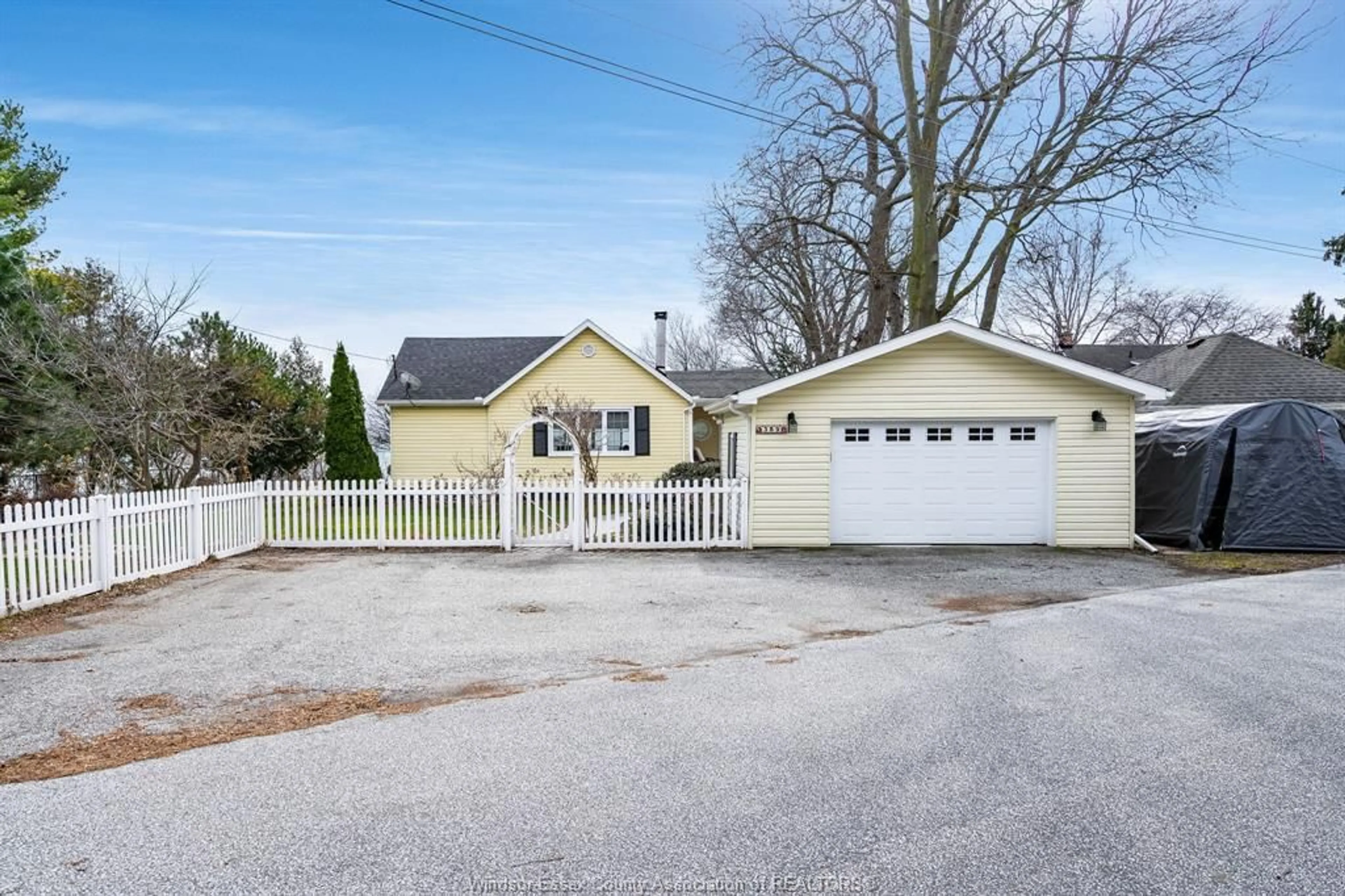 Unknown for 389 Erie View, Harrow Ontario N0R 1G0