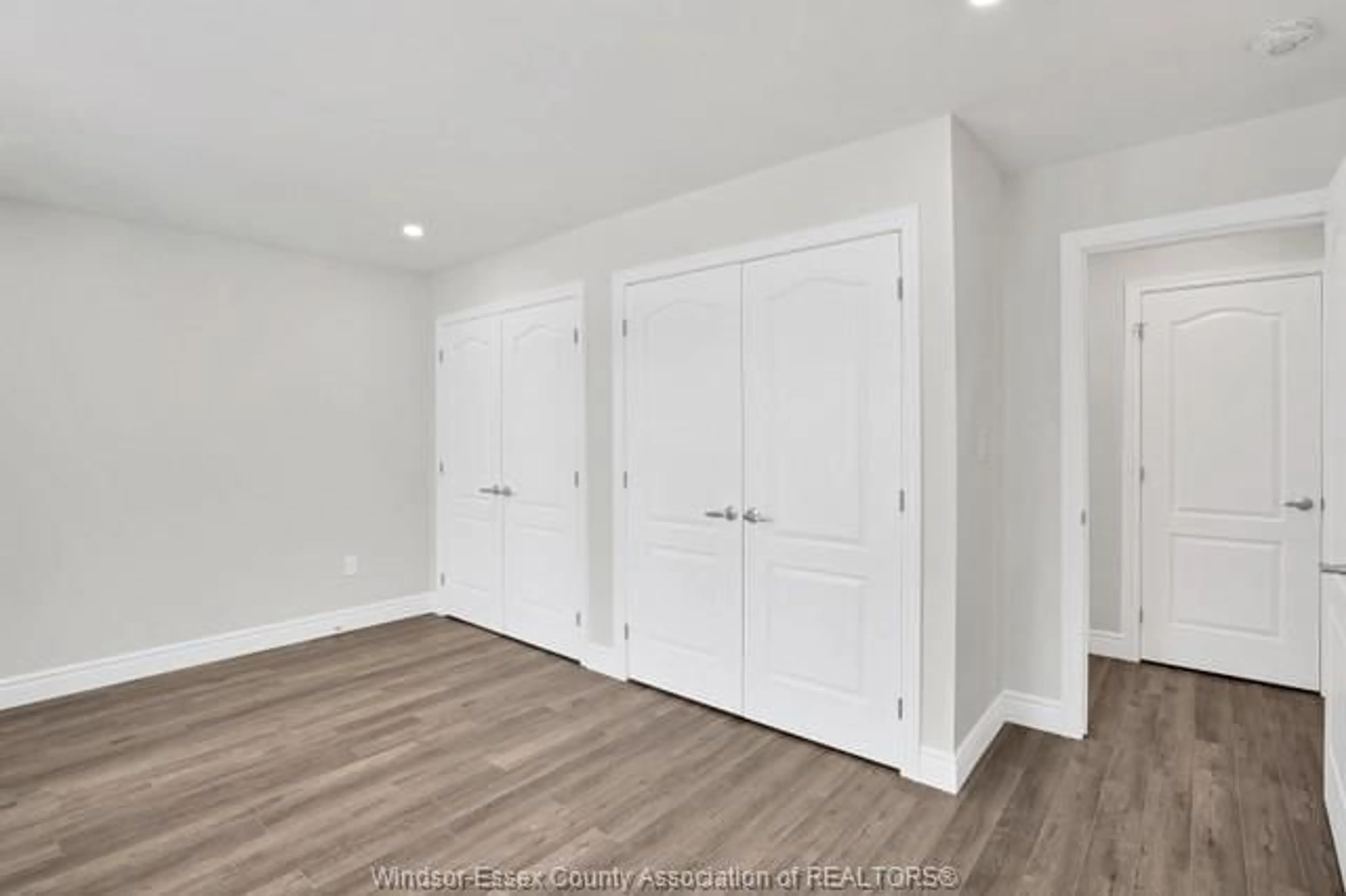 A pic of a room for 423 LOGAN #1, 2, Windsor Ontario N8X 2V3
