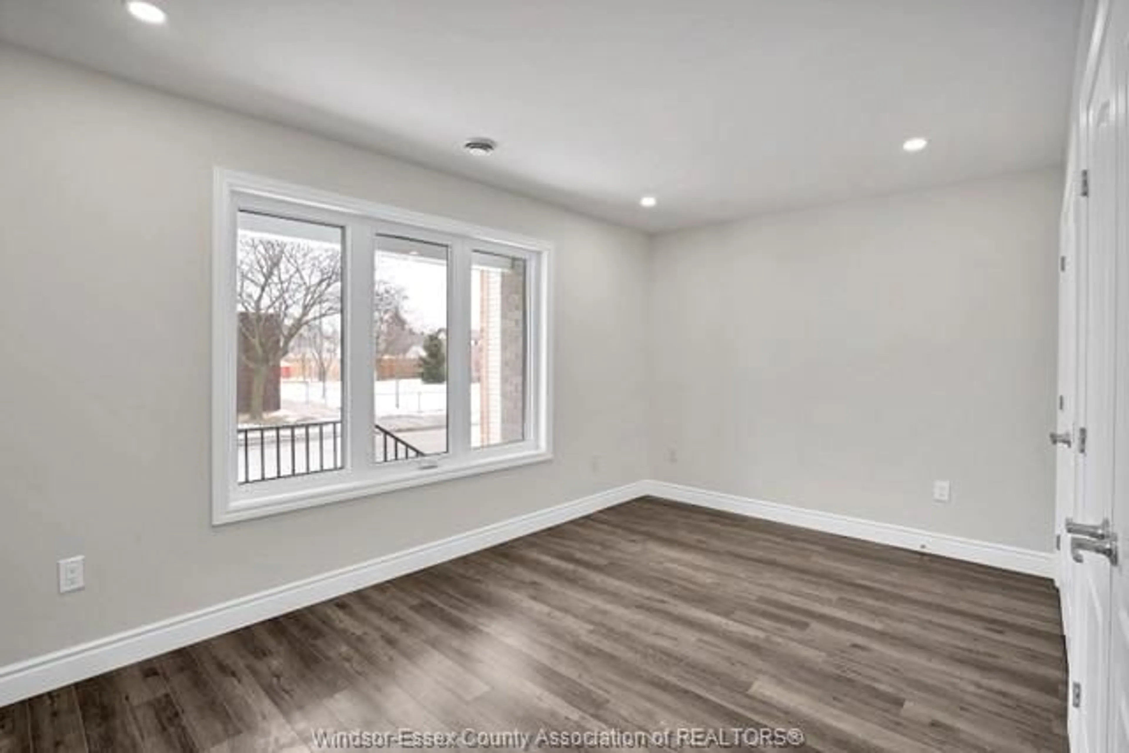 A pic of a room for 423 LOGAN #1, 2, Windsor Ontario N8X 2V3