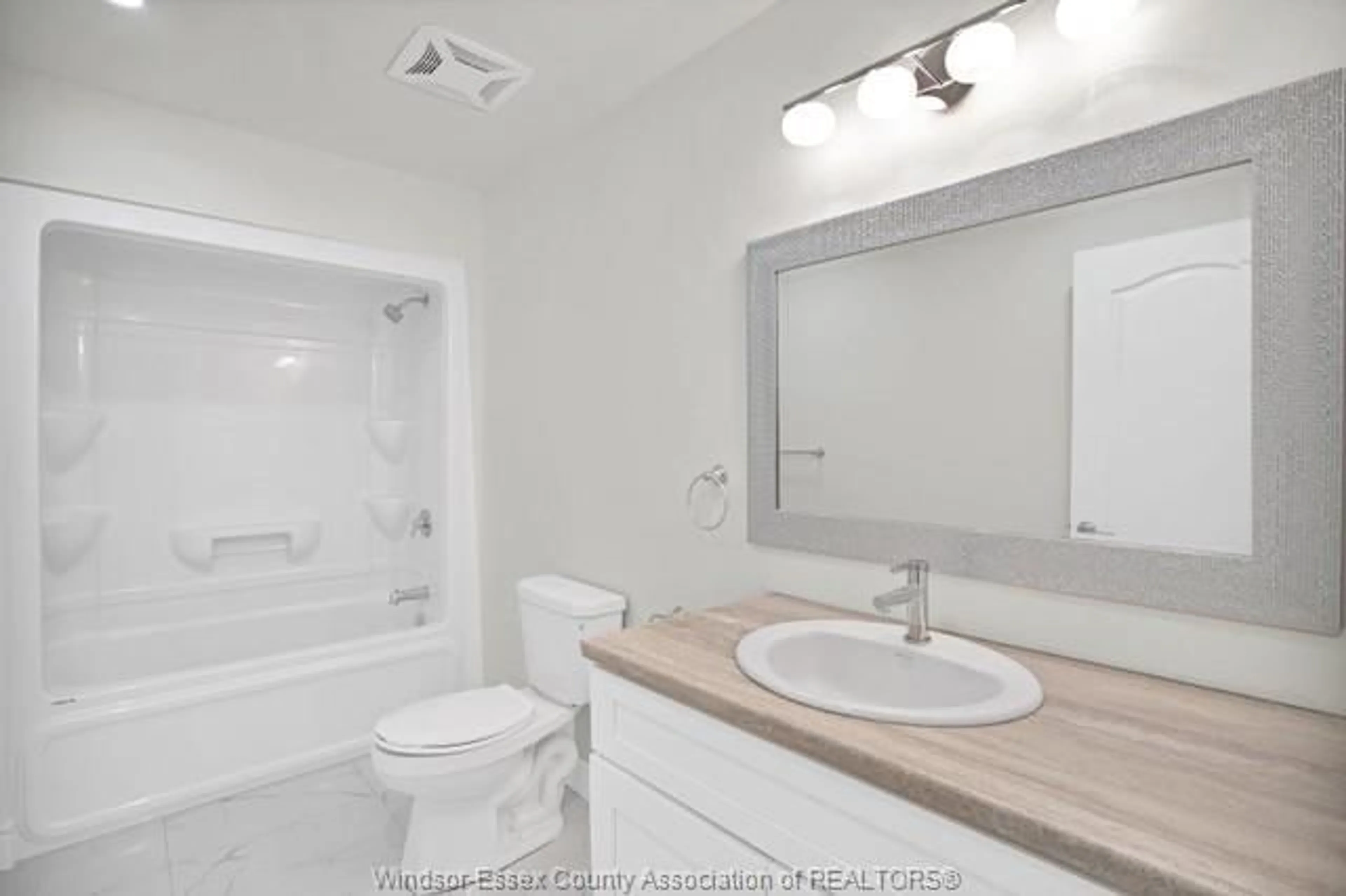Standard bathroom, ceramic/tile floor for 423 LOGAN #1, 2, Windsor Ontario N8X 2V3