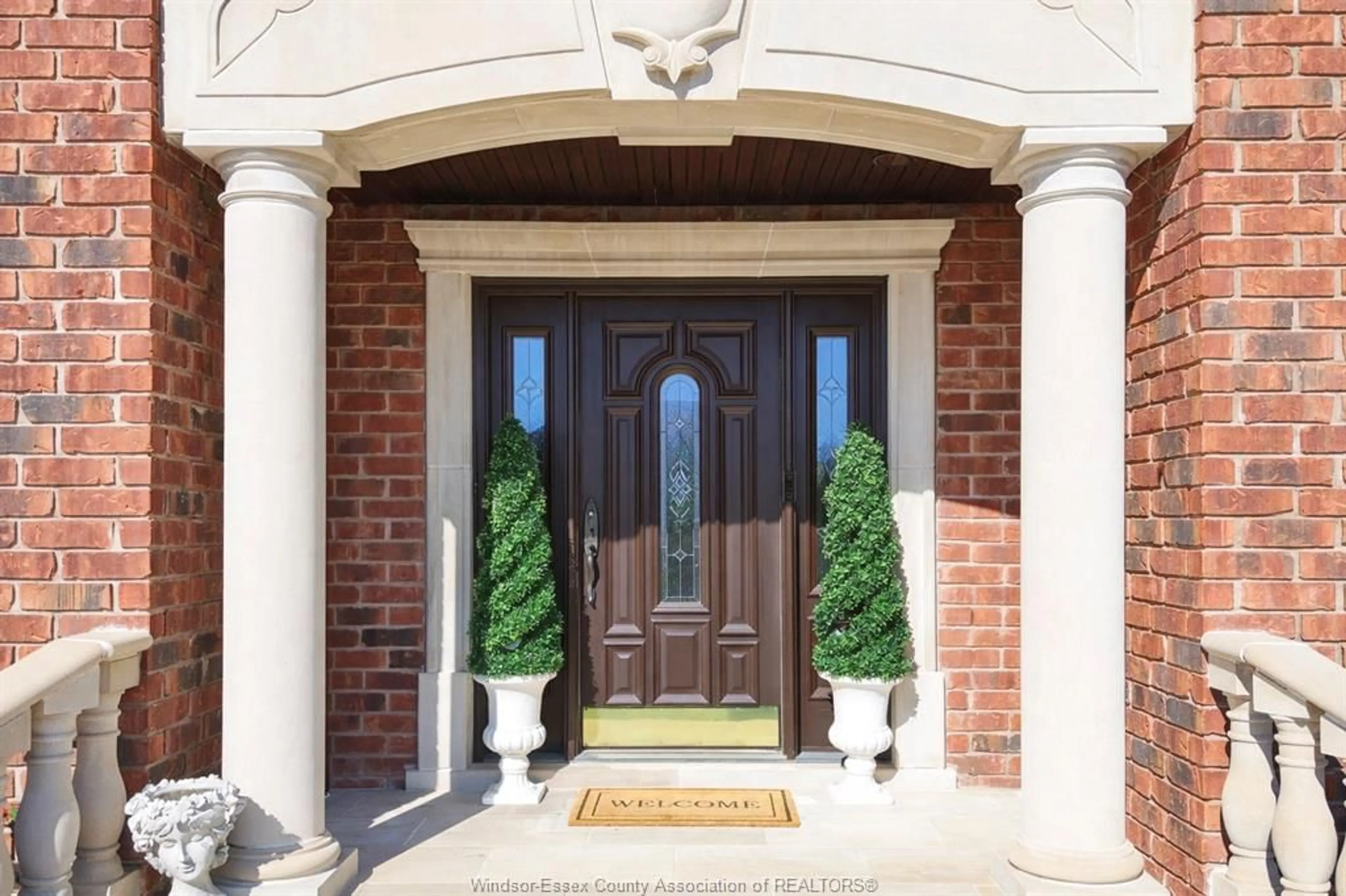 Indoor entryway for 1042 HUNTINGTON, Lakeshore Ontario N8L 0W2