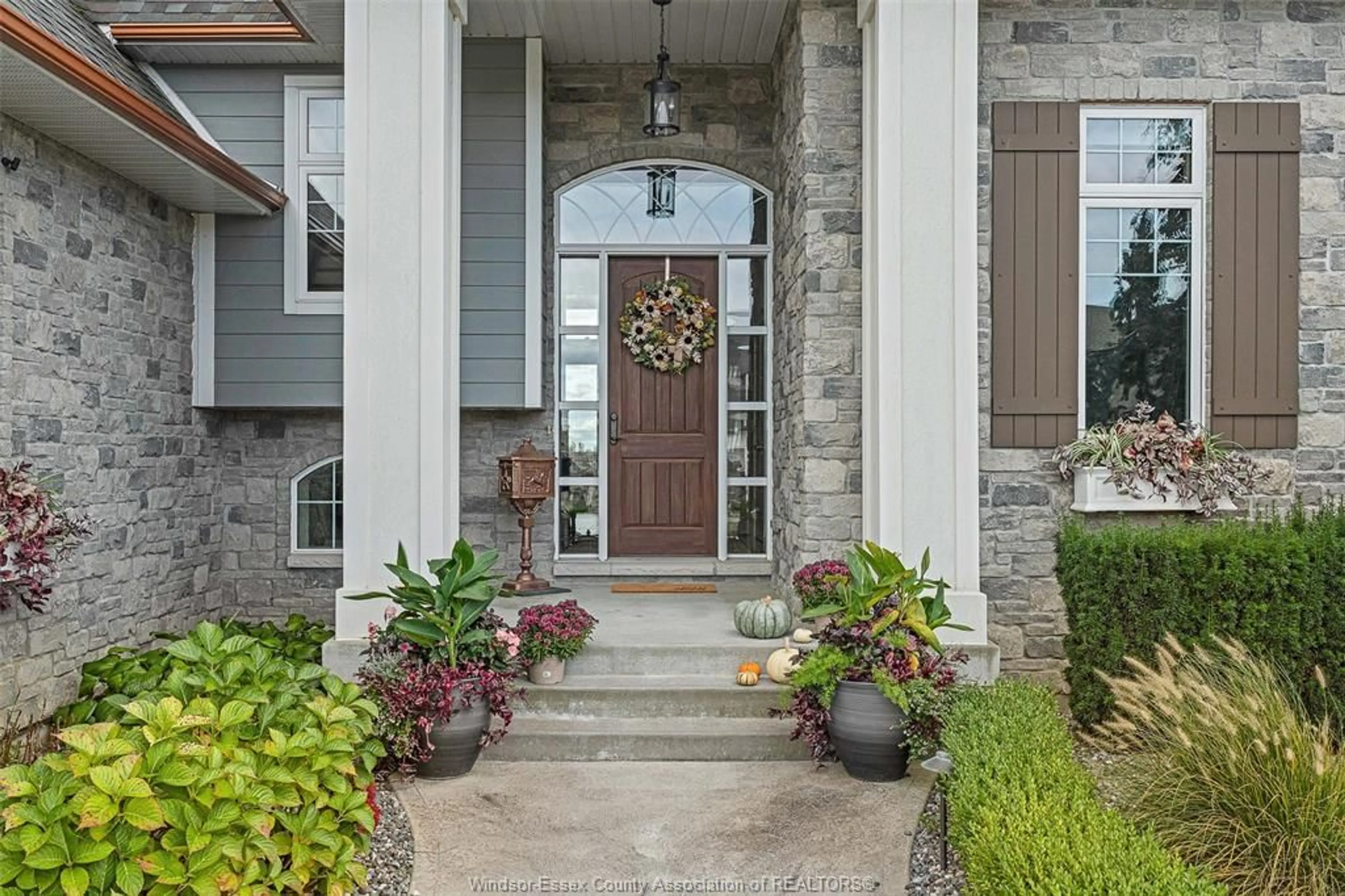 Indoor entryway for 196 FRANCIS Crt, Belle River Ontario N0R 1A0