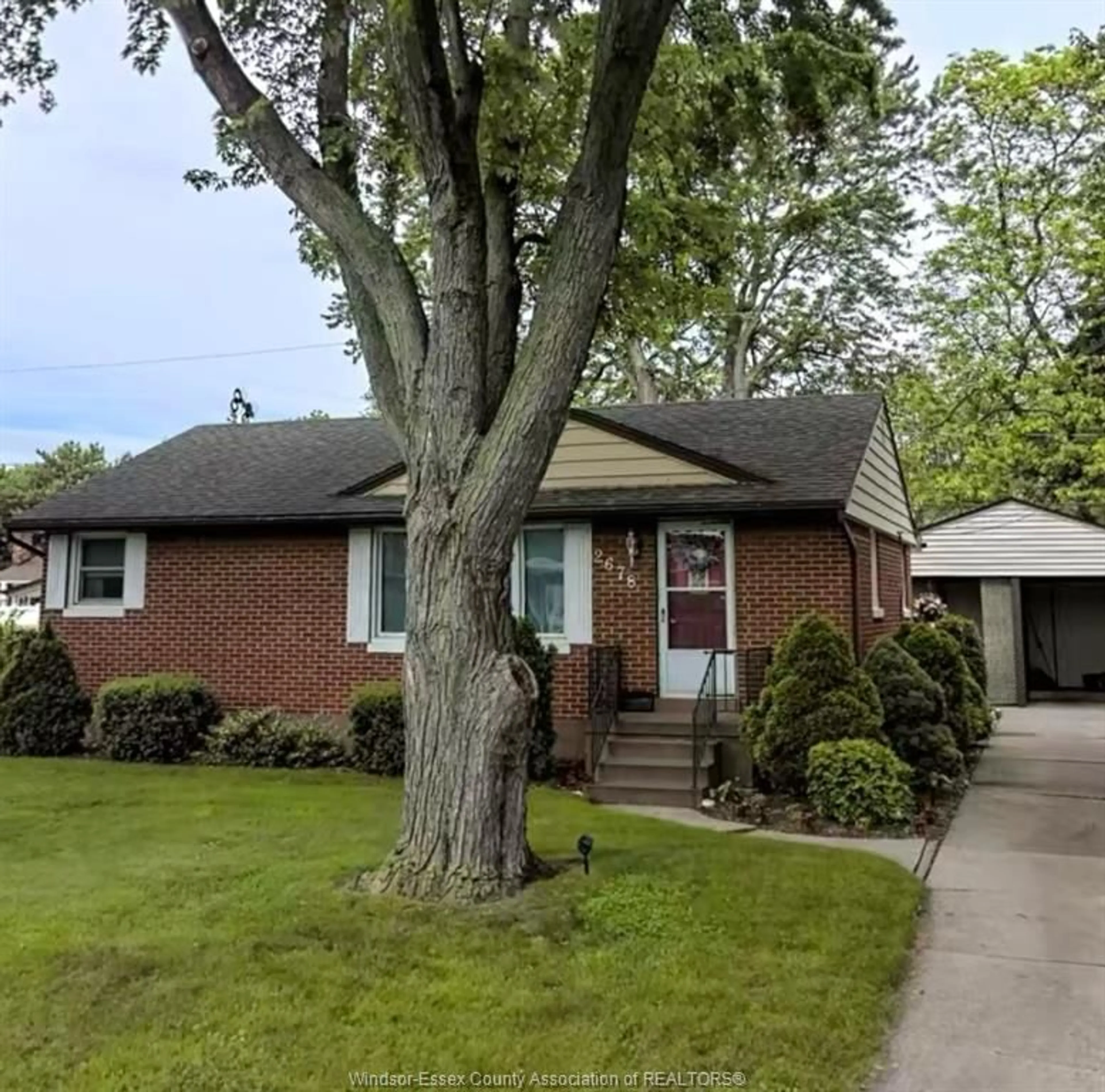 Home with brick exterior material, street for 2678 ASKIN Ave, Windsor Ontario N9E 3B7