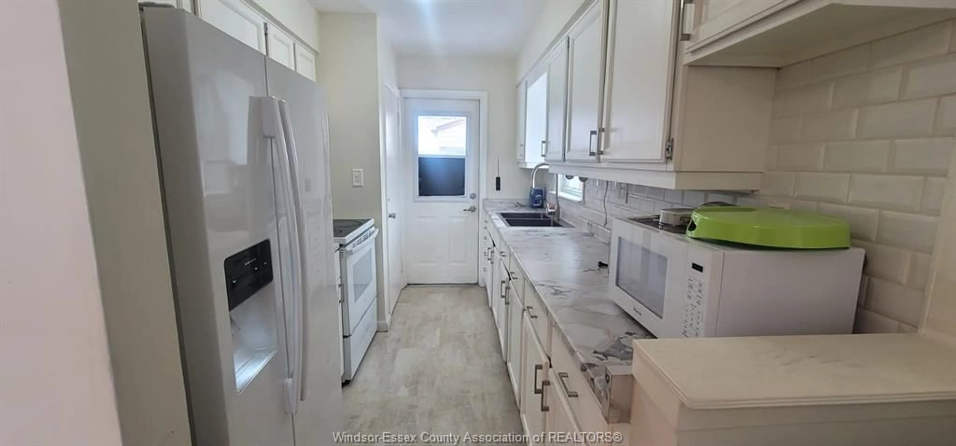Standard kitchen, ceramic/tile floor for 2678 ASKIN Ave, Windsor Ontario N9E 3B7