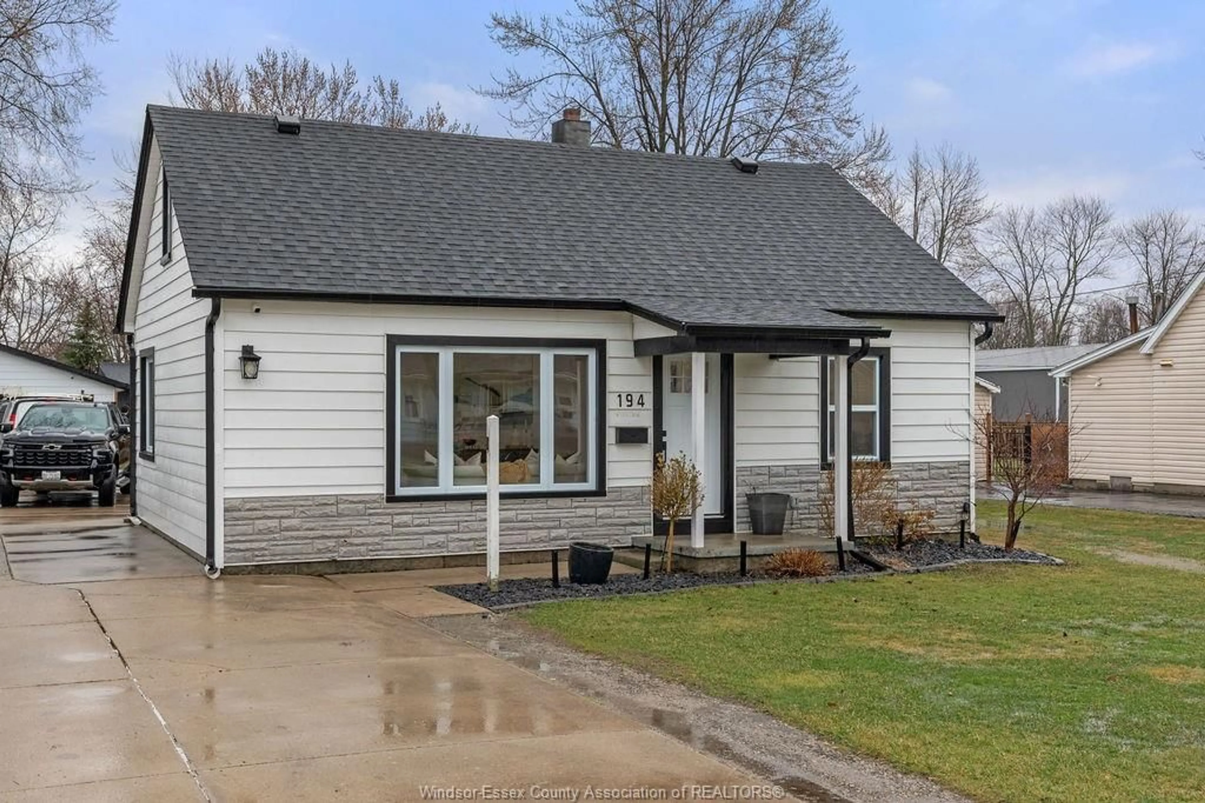 Home with vinyl exterior material, street for 194 Centre, Essex Ontario N8M 1R2