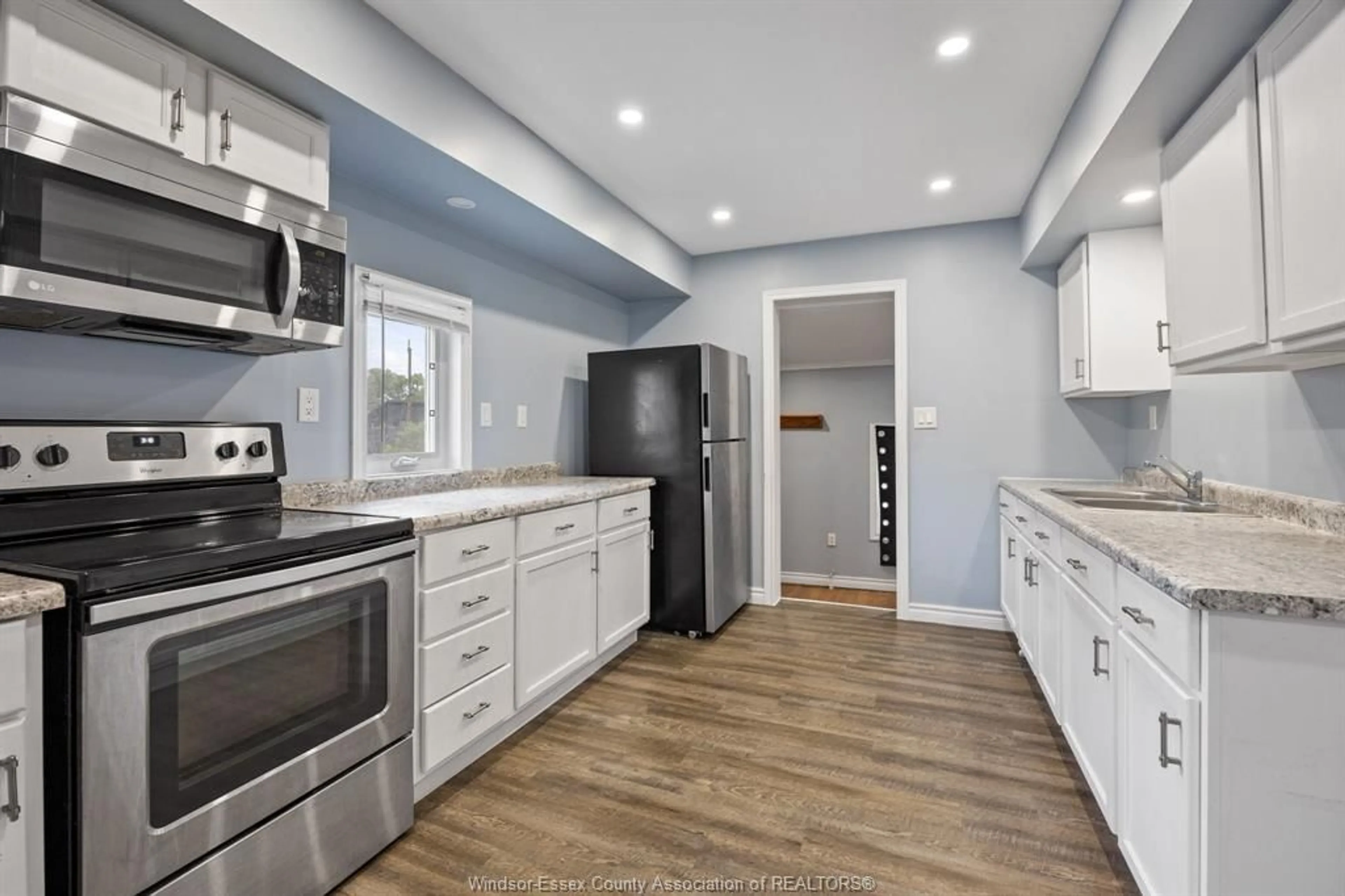 Open concept kitchen, unknown for 817 CHATHAM St, Windsor Ontario N9A 2X8