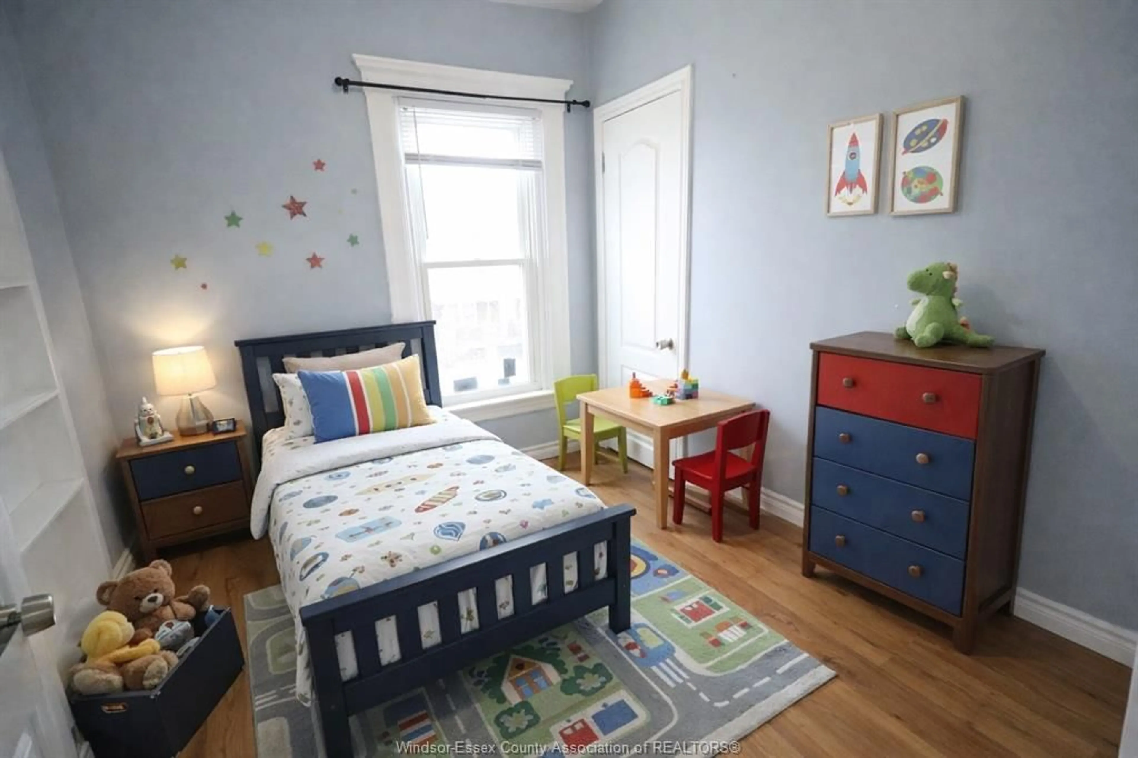 A pic of a room for 817 CHATHAM St, Windsor Ontario N9A 2X8