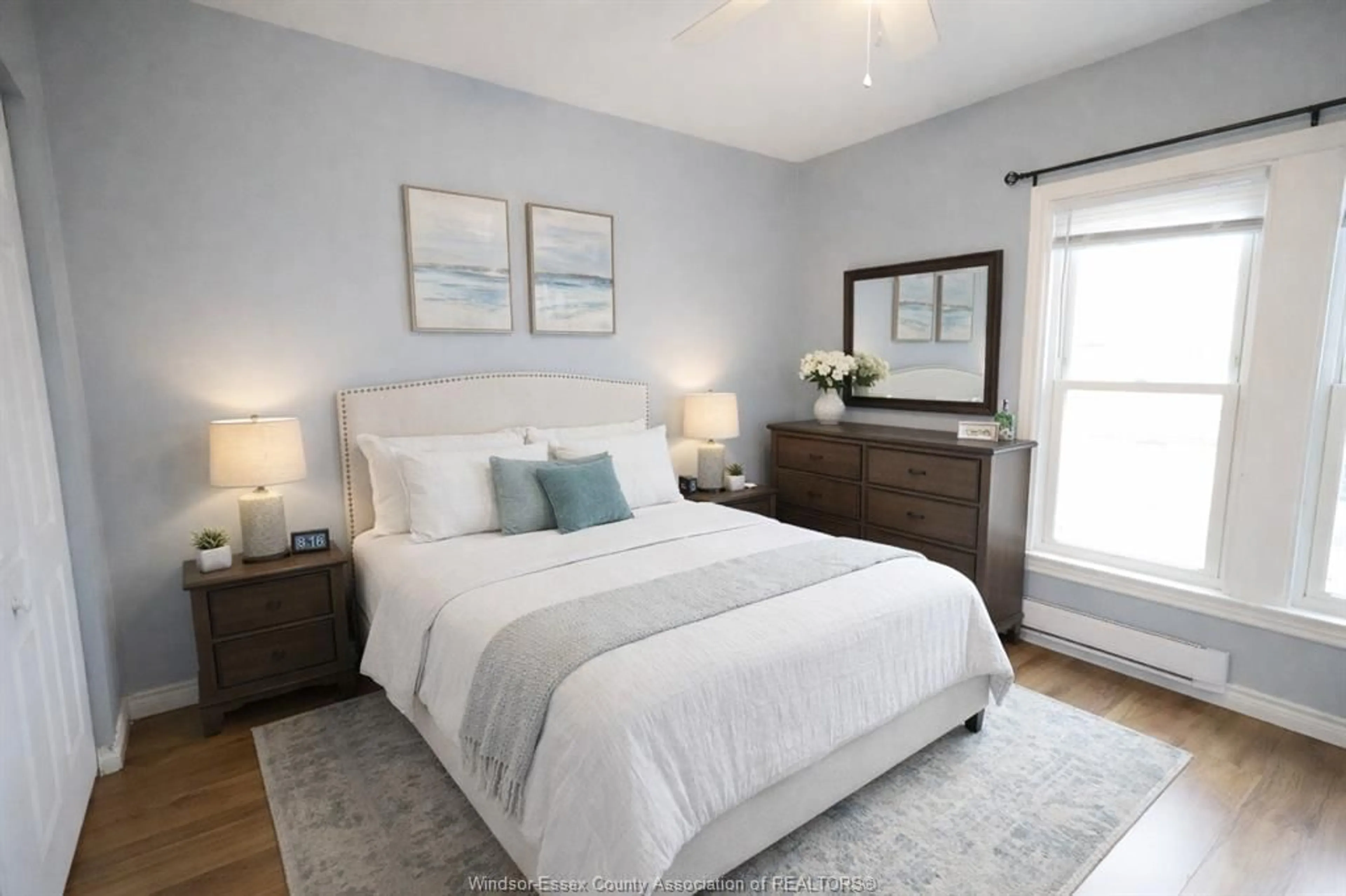 Bedroom with bed, wood/laminate floor for 817 CHATHAM St, Windsor Ontario N9A 2X8