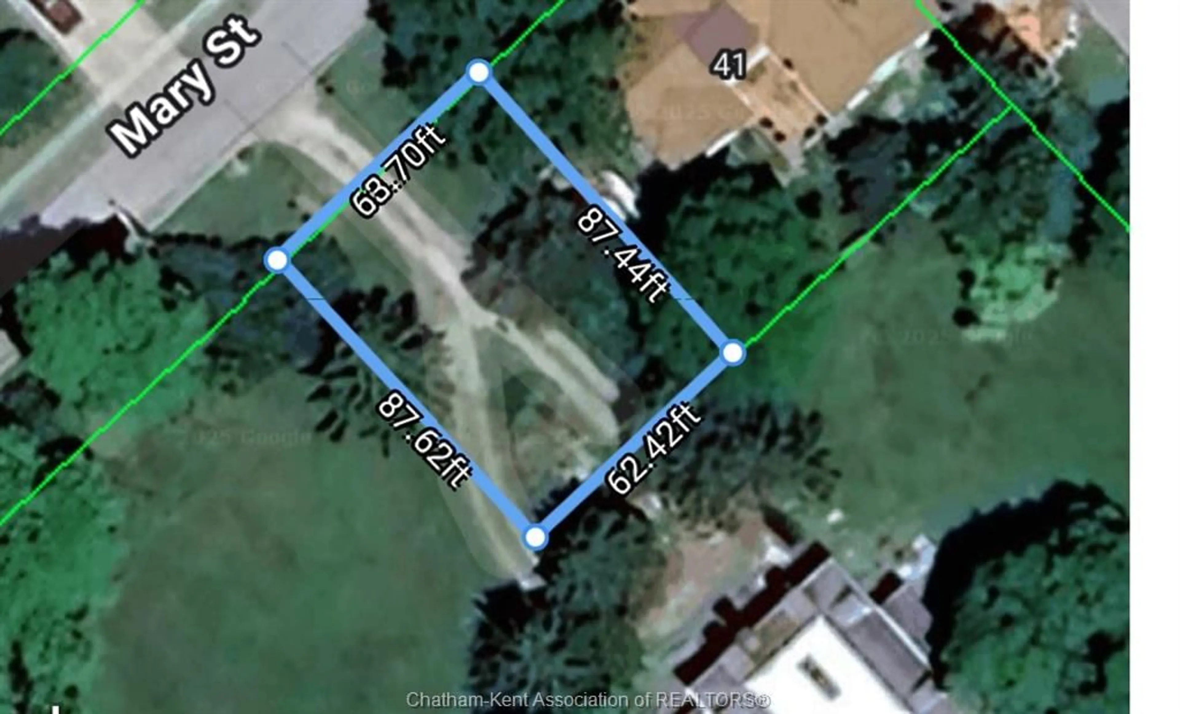 A pic from outside/outdoor area/front of a property/back of a property/a pic from drone, street for 45 MARY St, Thamesville Ontario N0P 2K0