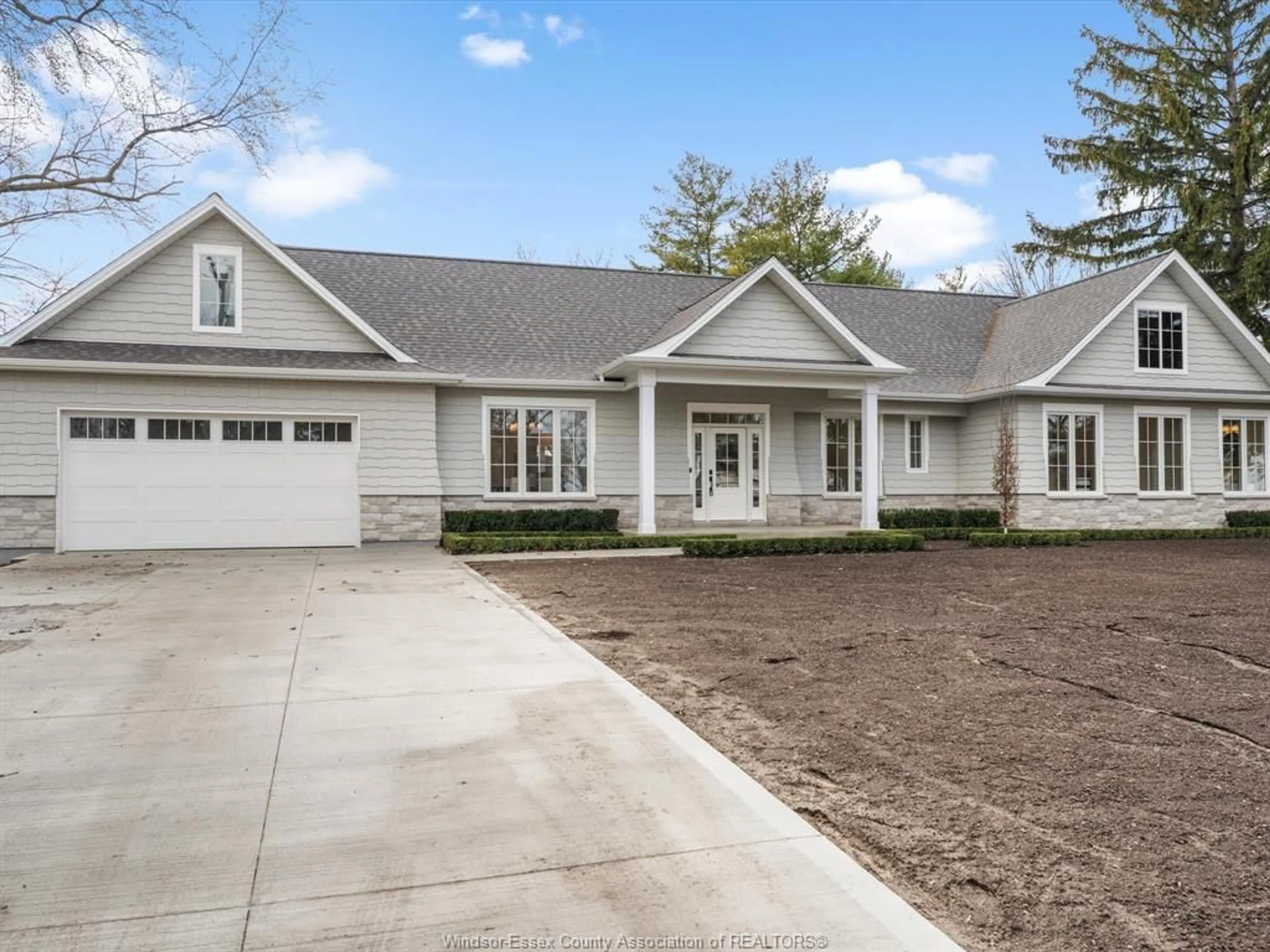 Home with vinyl exterior material, street for 533 PEARL St, Lakeshore Ontario N8L 0Y4