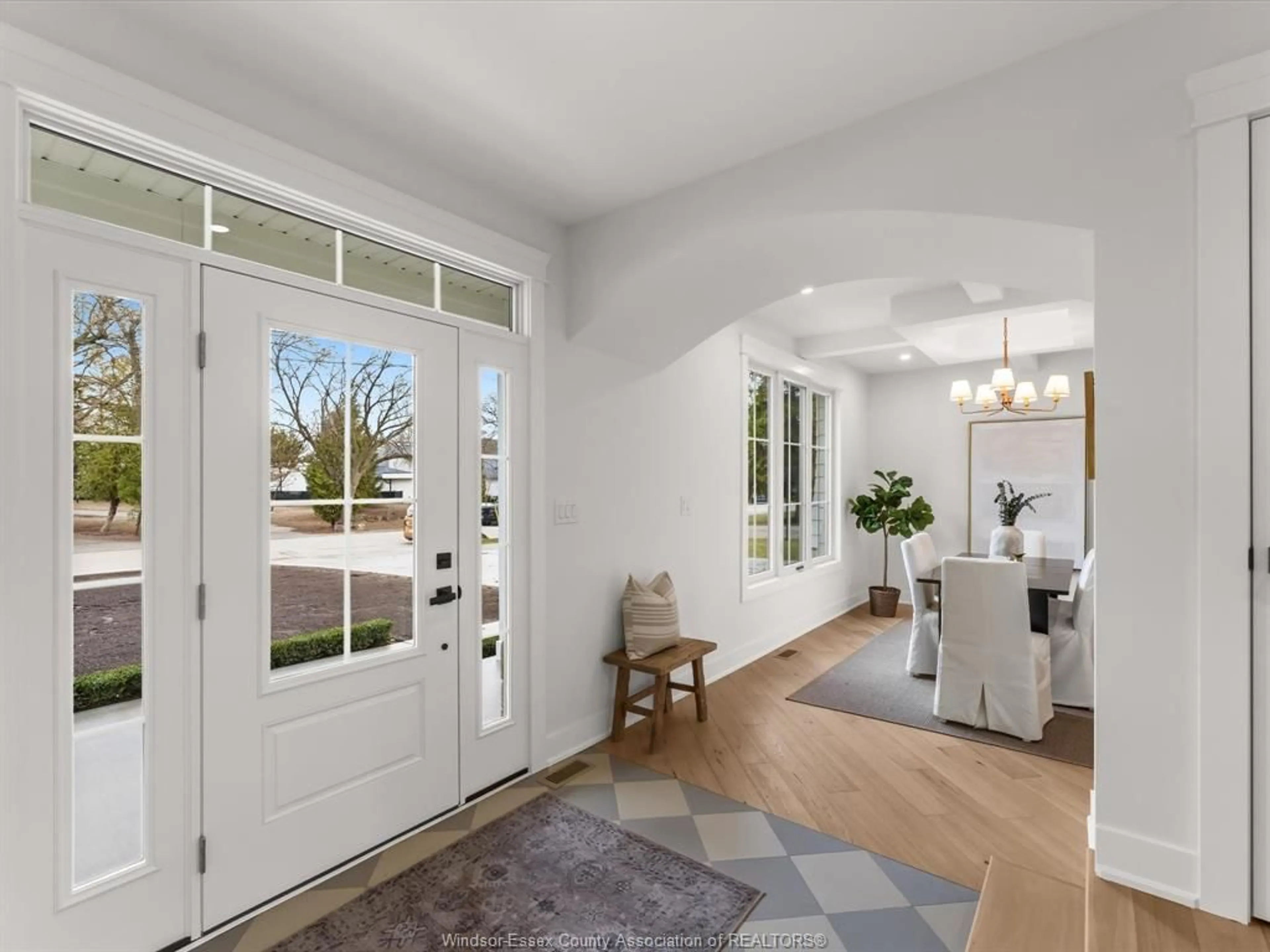 Indoor entryway for 533 PEARL St, Lakeshore Ontario N8L 0Y4