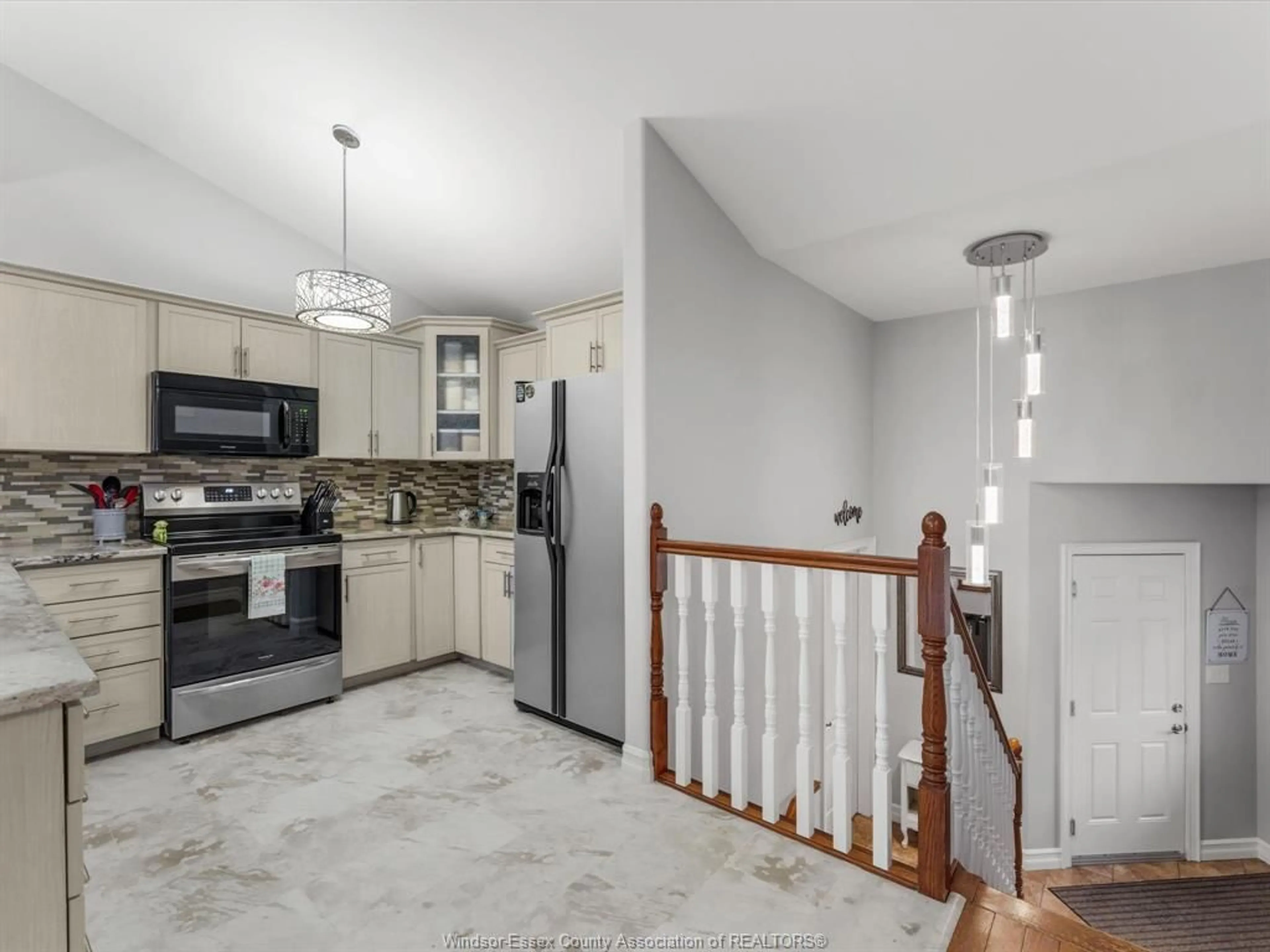 Open concept kitchen, ceramic/tile floor for 150 ANTONIO Crt, Leamington Ontario N8H 5P5