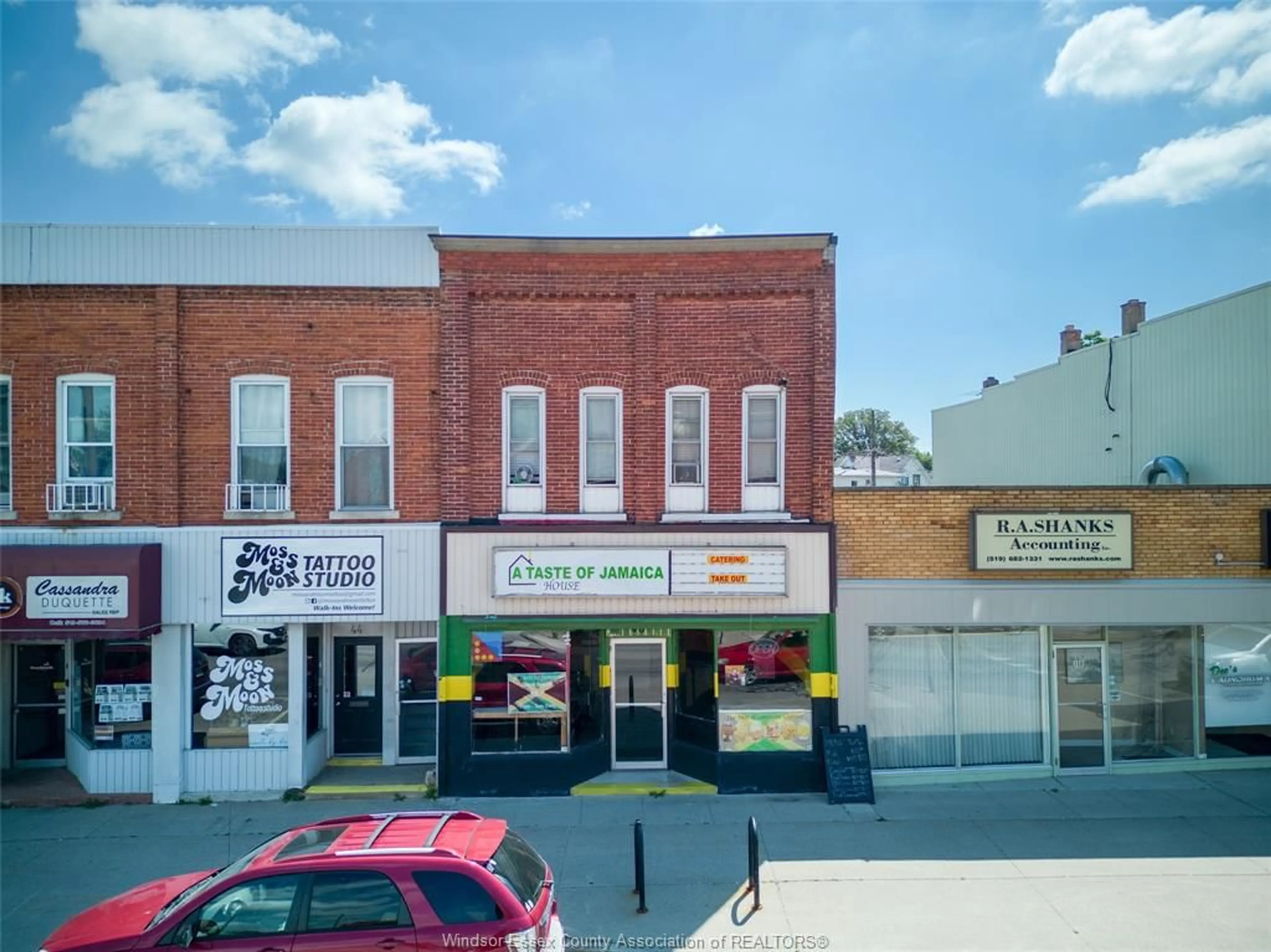 A pic from outside/outdoor area/front of a property/back of a property/a pic from drone, street for 40 QUEEN, Tilbury Ontario N0P 2L0