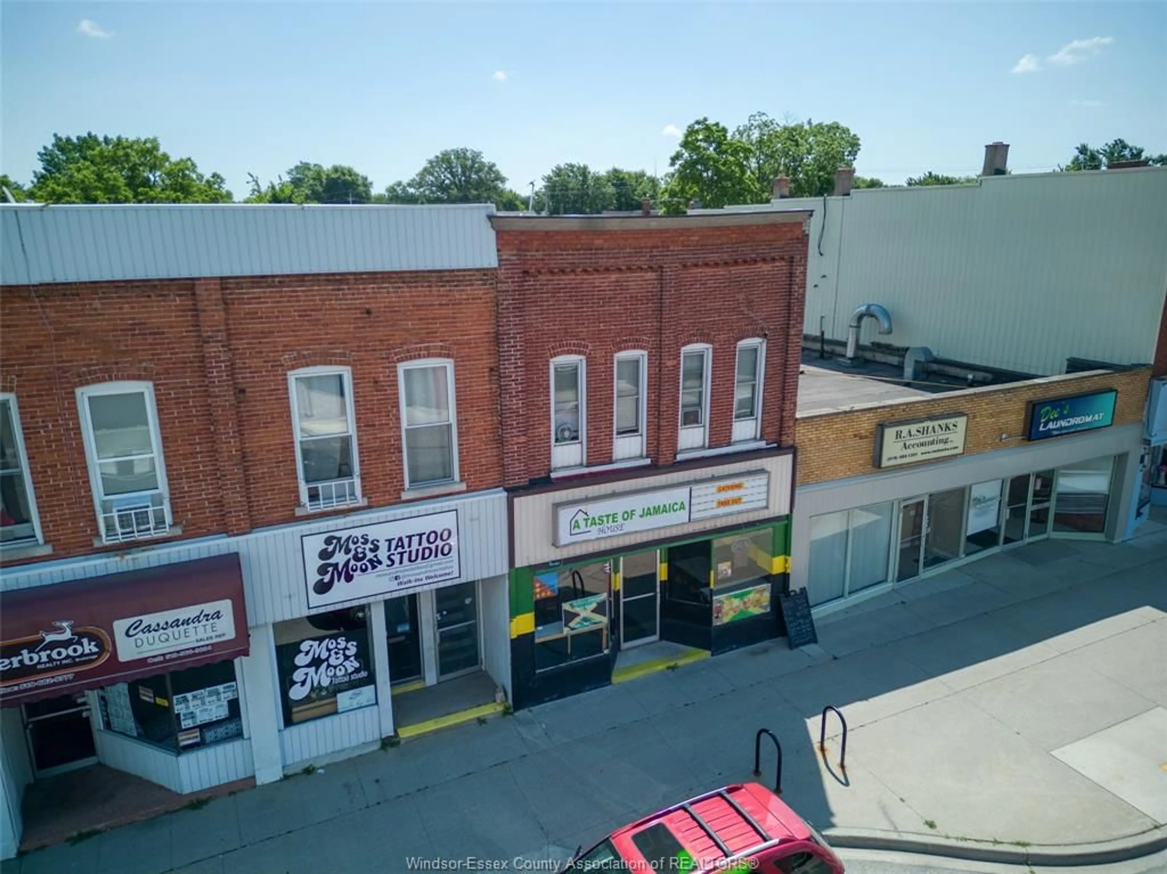 A pic from outside/outdoor area/front of a property/back of a property/a pic from drone, unknown for 40 QUEEN, Tilbury Ontario N0P 2L0