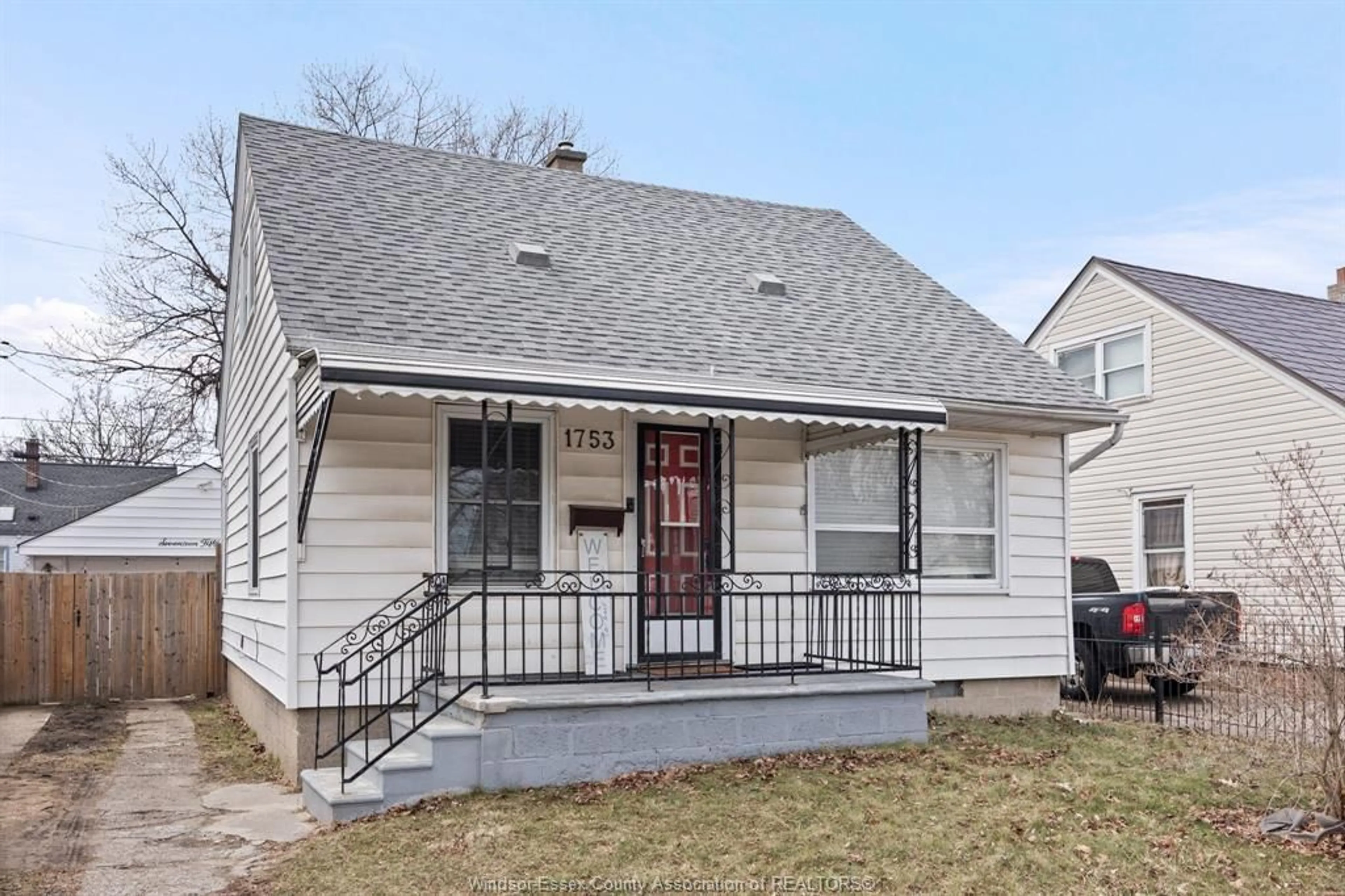 Home with vinyl exterior material, street for 1753 WESTCOTT, Windsor Ontario N8Y 4E1