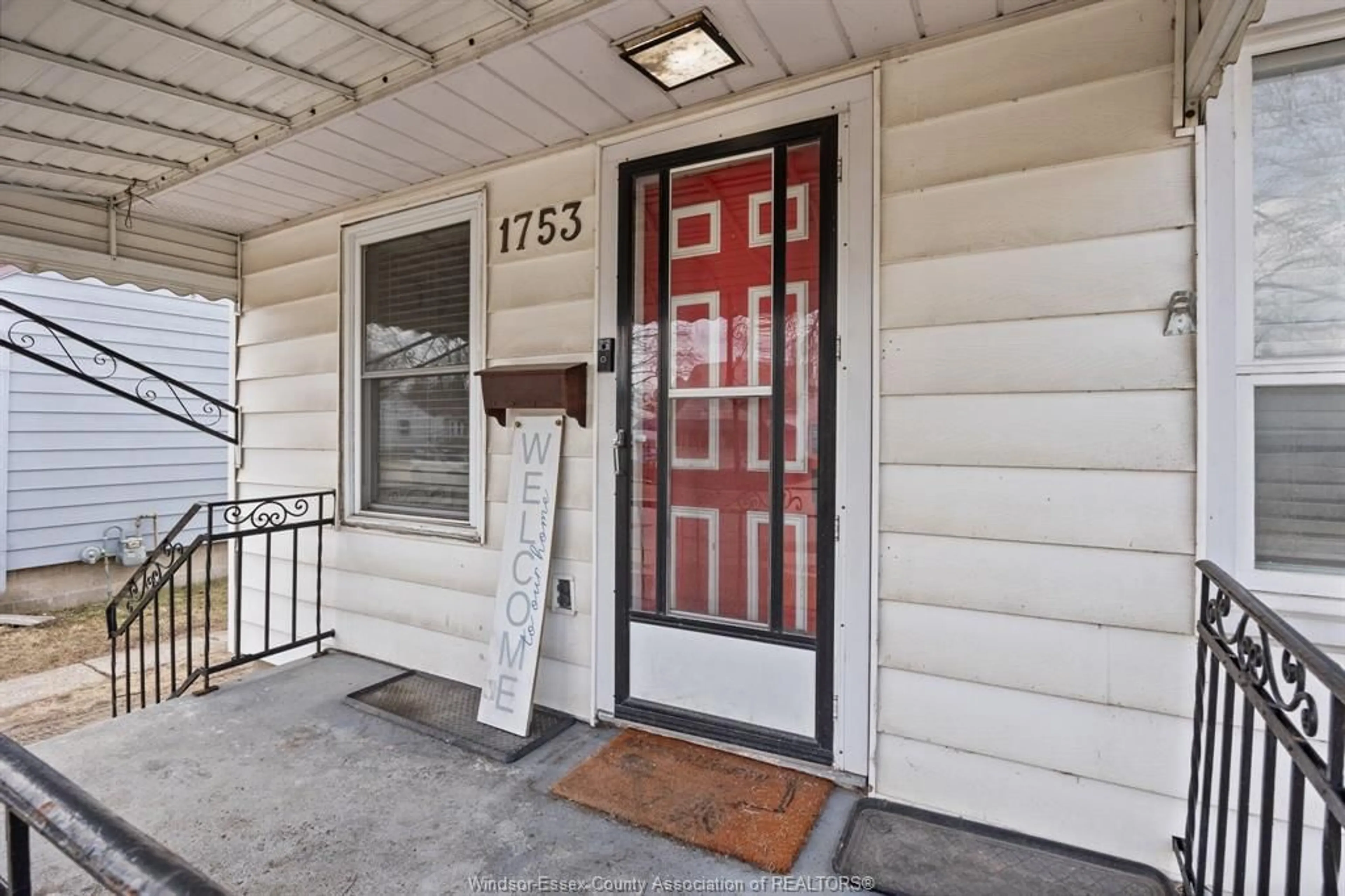 Indoor entryway for 1753 WESTCOTT, Windsor Ontario N8Y 4E1