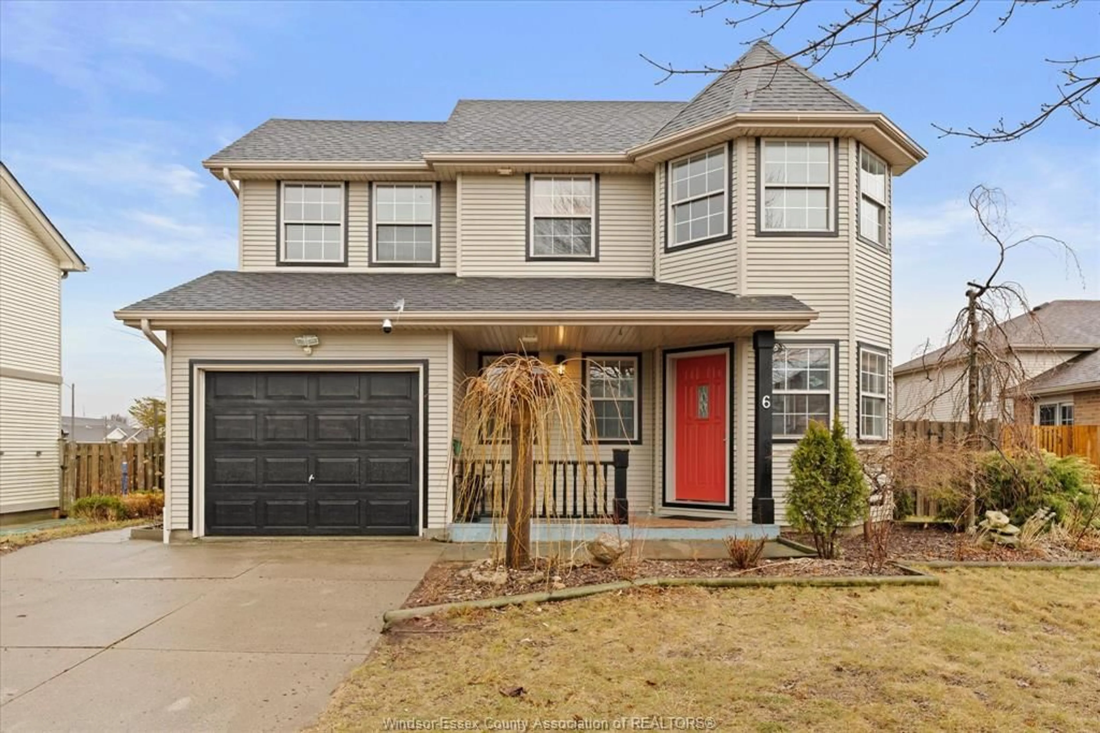 Home with vinyl exterior material, street for 6 EASTGROVE Cres, Leamington Ontario N8H 5J8