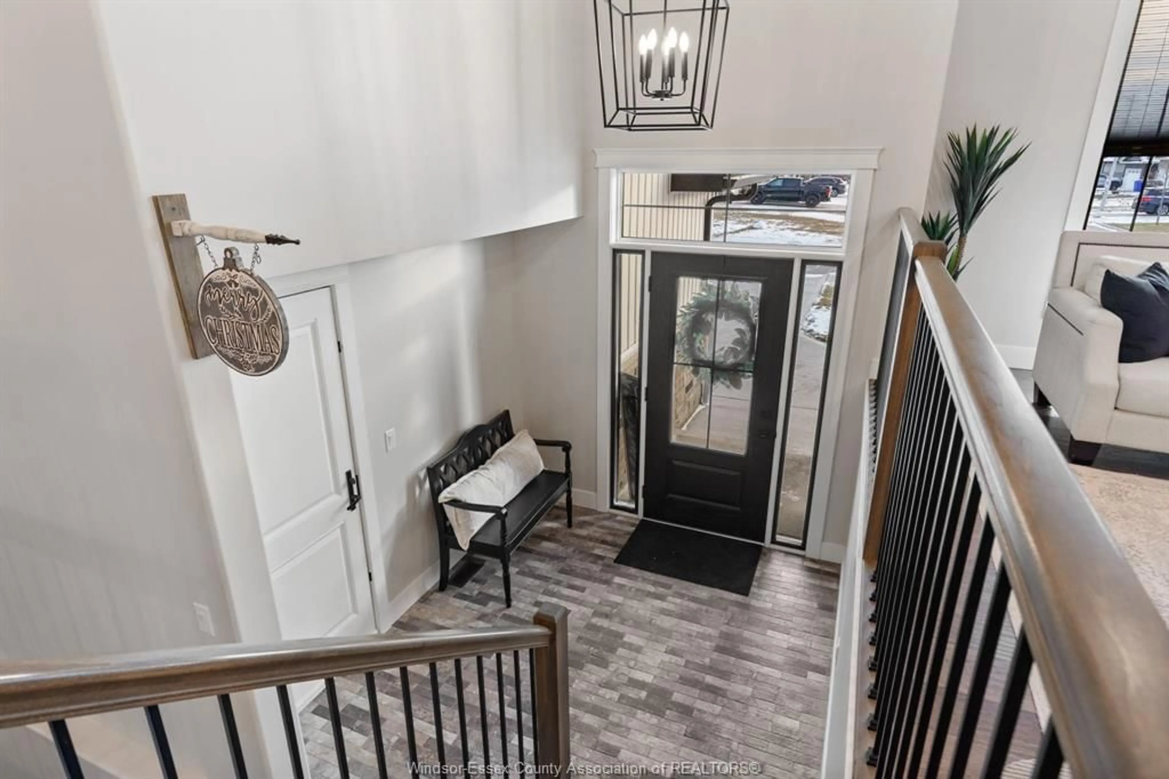 Indoor foyer for 22 LUNDY St, Amherstburg Ontario N9V 0G5