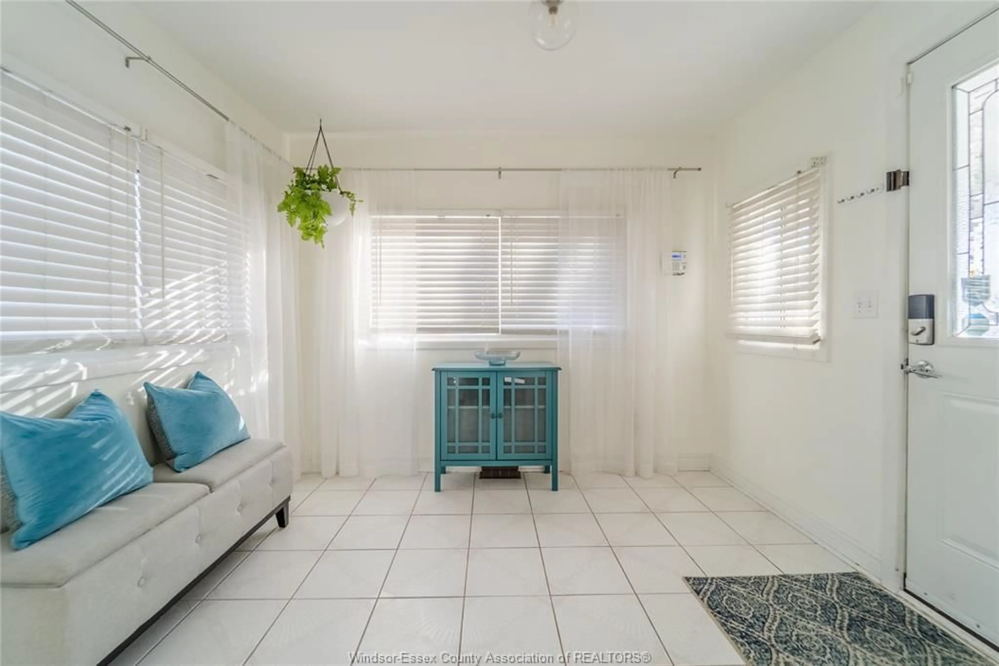 Unknown for 2189 Parent Ave, Windsor Ontario N8W 2E2