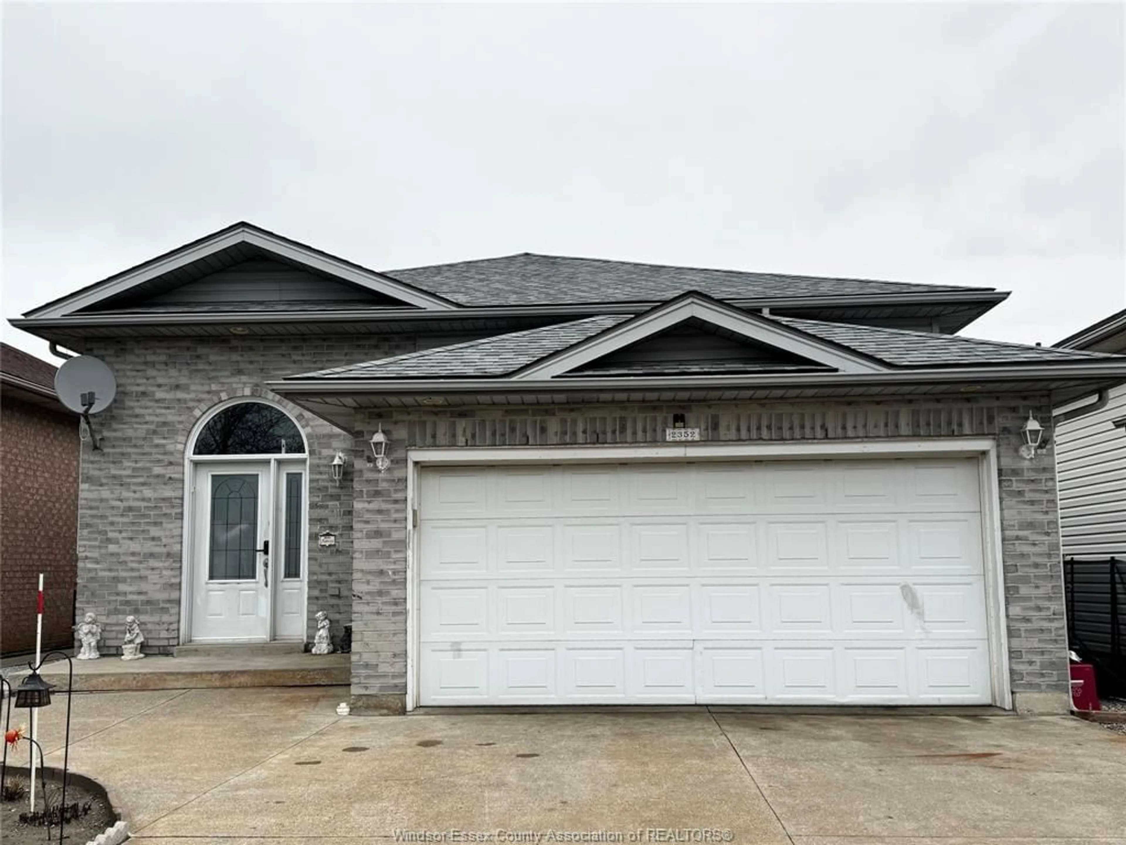 Unknown for 2352 TRAPPERS, Windsor Ontario N8P 1N4