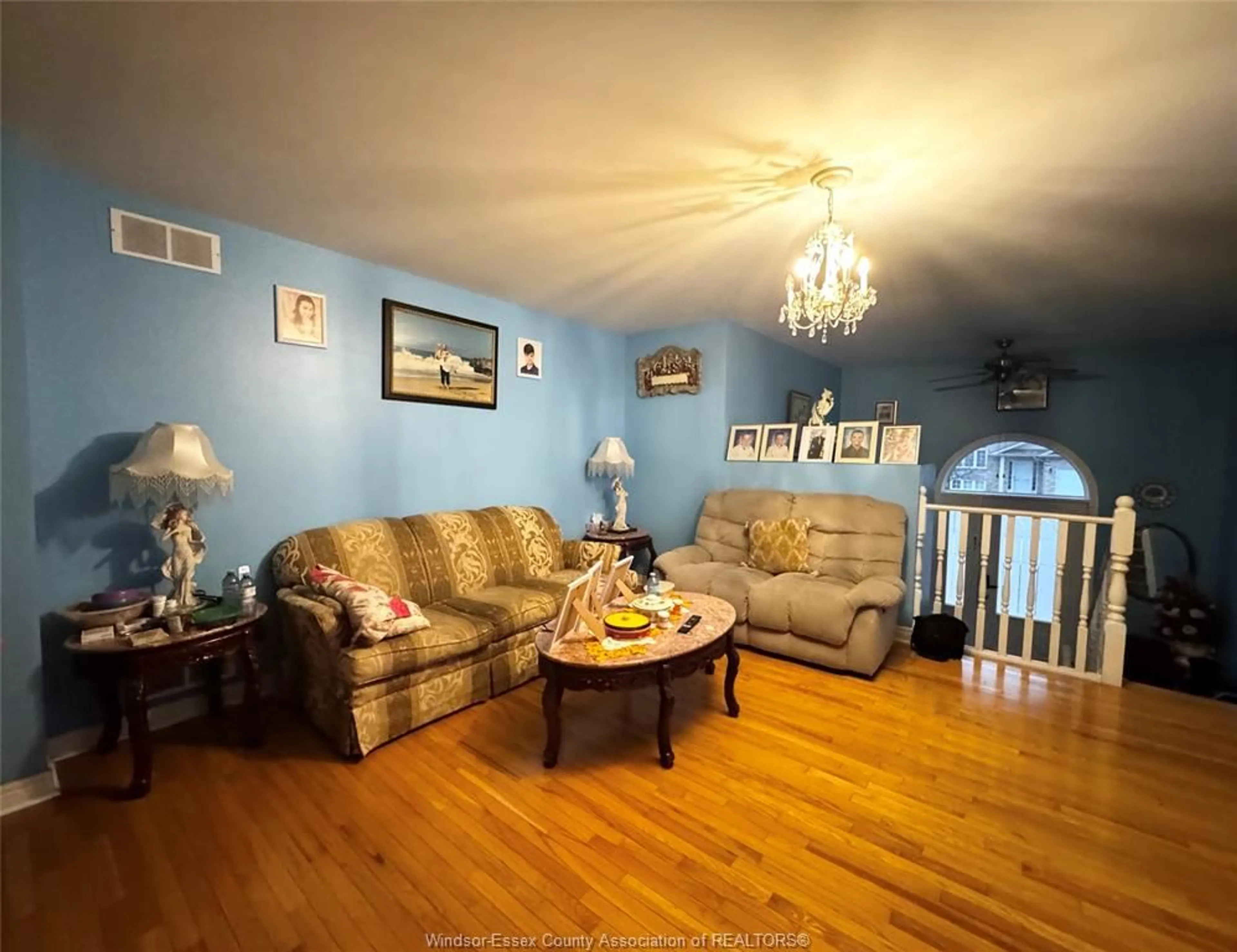 Living room with furniture, wood/laminate floor for 2352 TRAPPERS, Windsor Ontario N8P 1N4