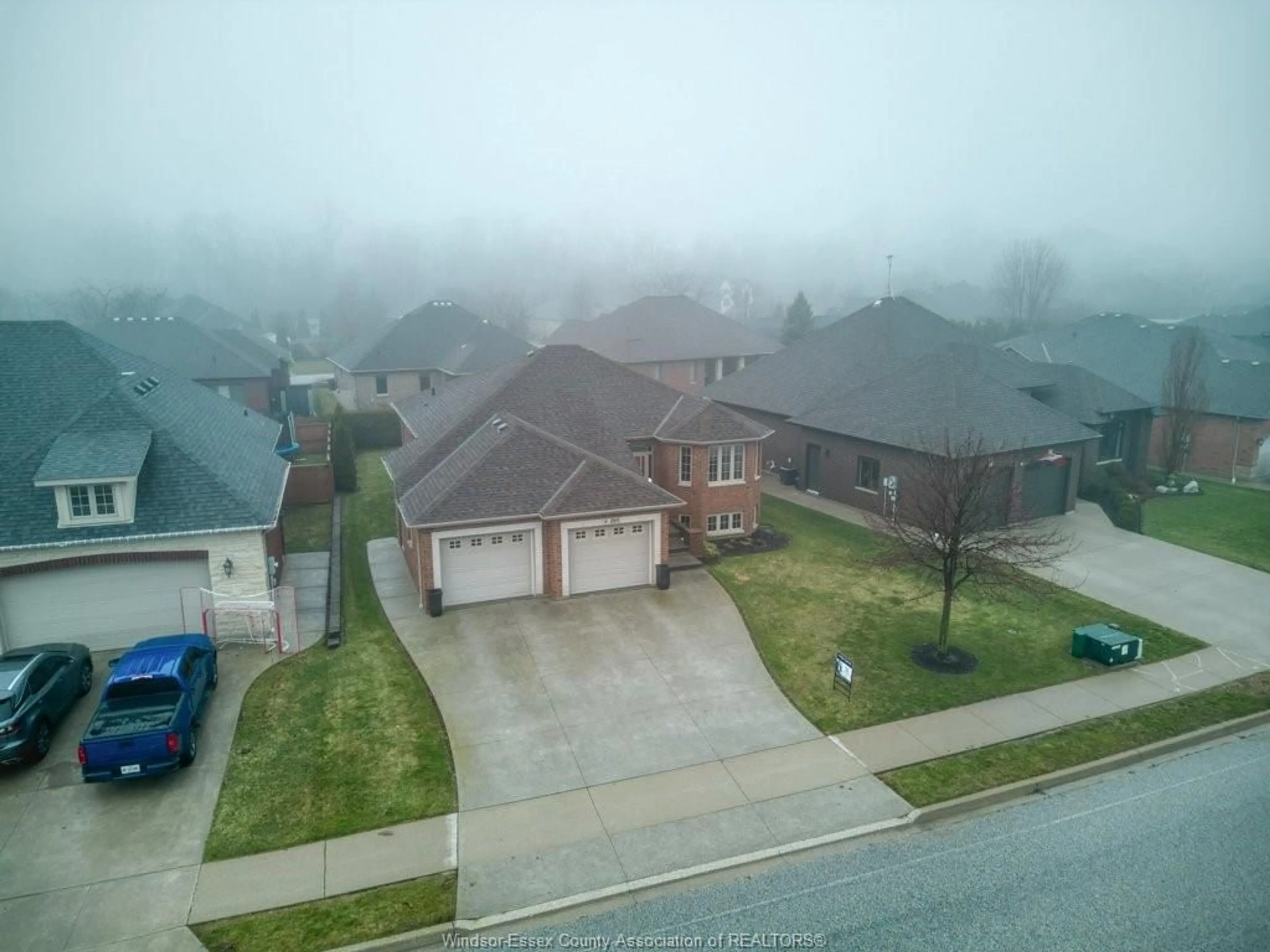 A pic from outside/outdoor area/front of a property/back of a property/a pic from drone, unknown for 265 Sandybrook Way, Kingsville Ontario N9Y 0A4