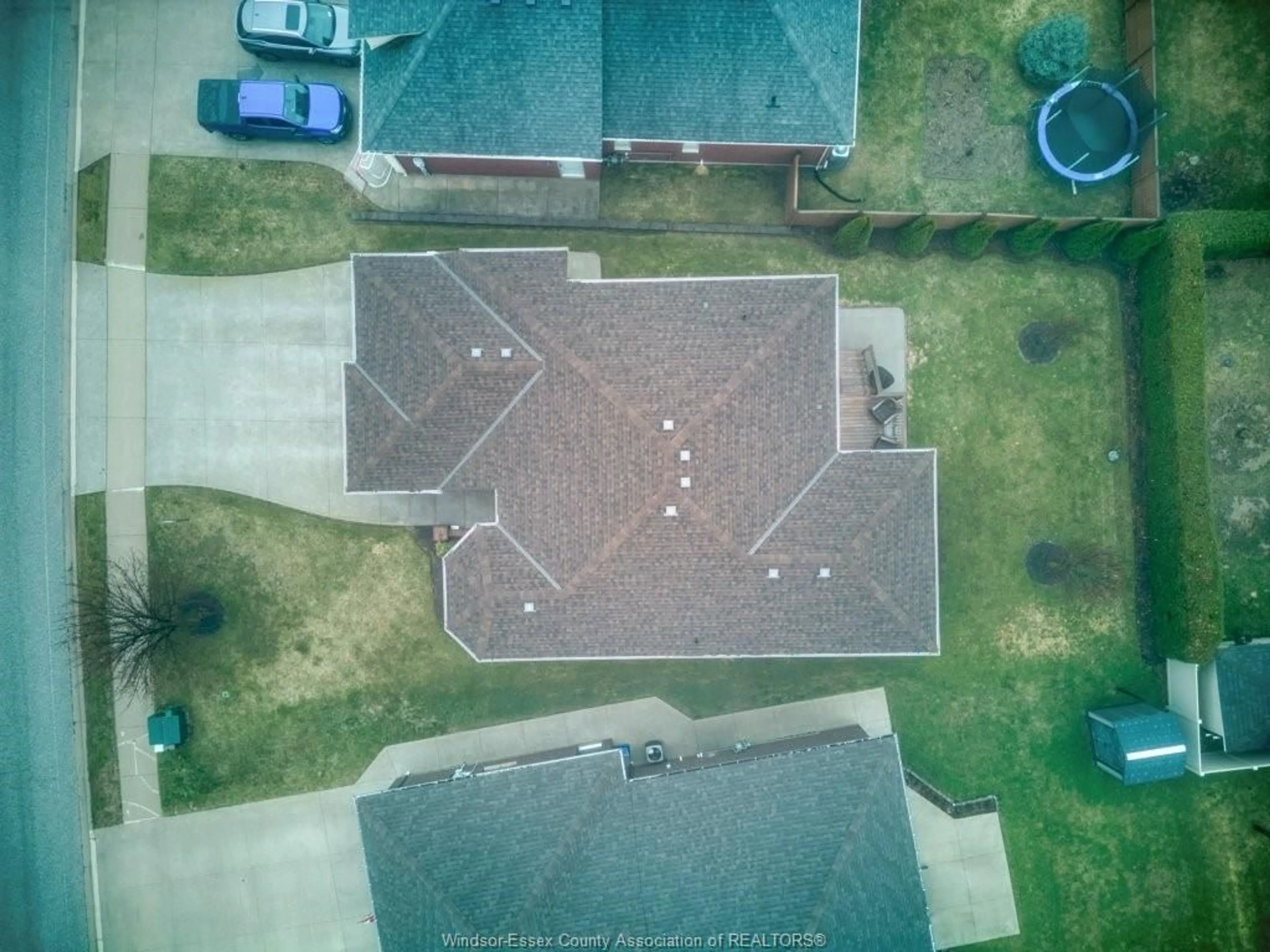 A pic from outside/outdoor area/front of a property/back of a property/a pic from drone, street for 265 Sandybrook Way, Kingsville Ontario N9Y 0A4