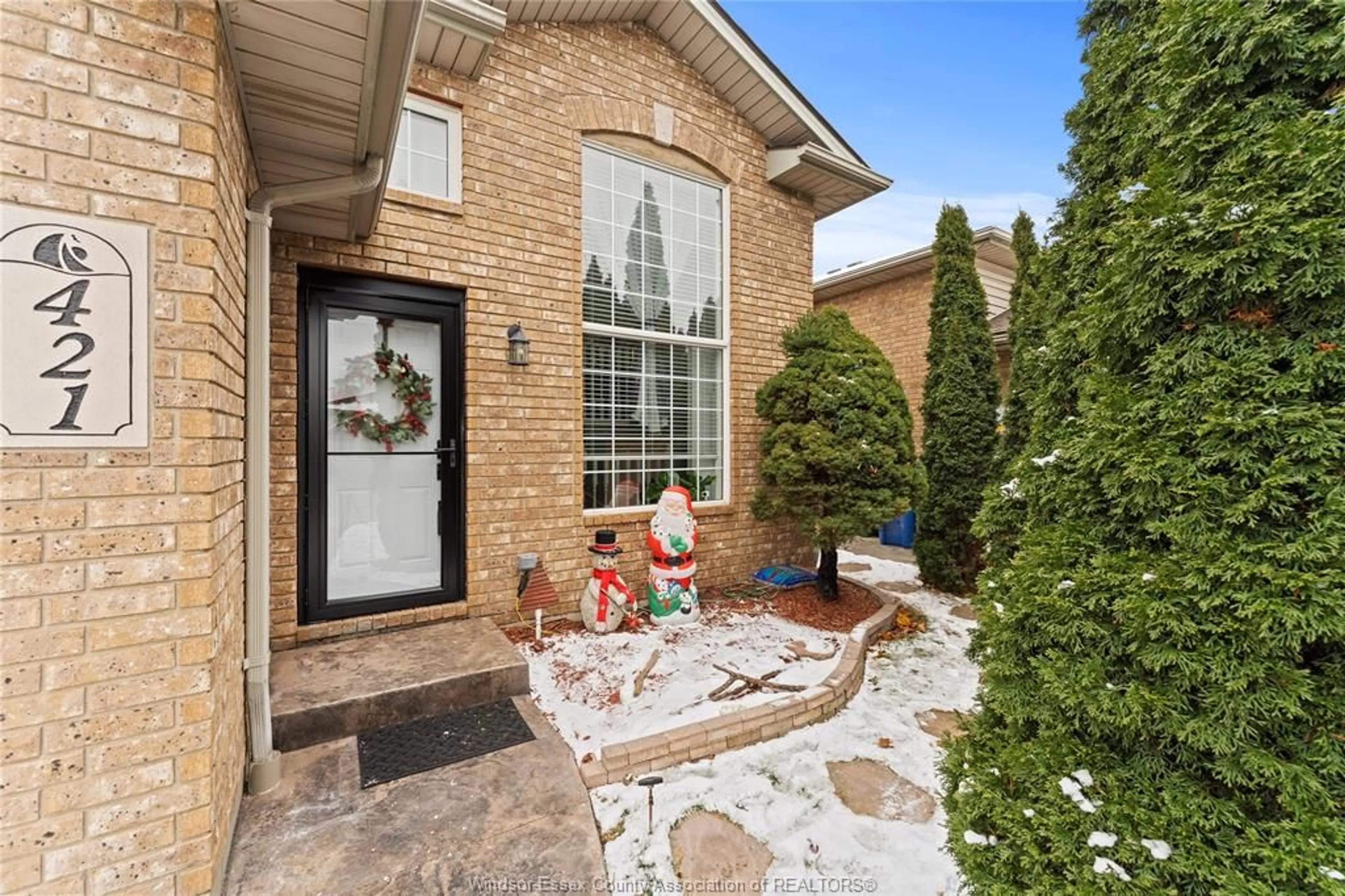 Unknown for 421 MERRILL, LaSalle Ontario N9J 3R2