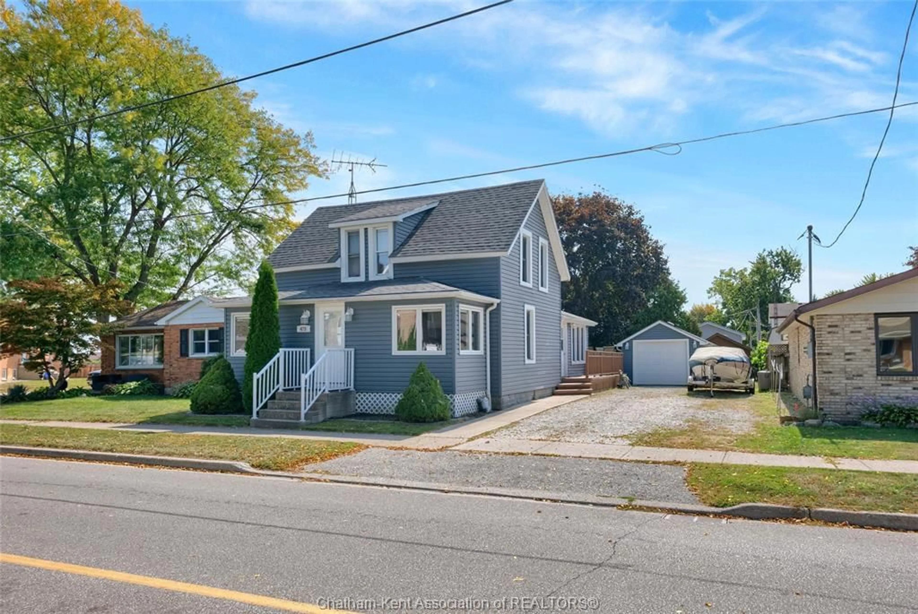 Home with vinyl exterior material, street for 475 Broadway St, Port Lambton Ontario N0P 2B0