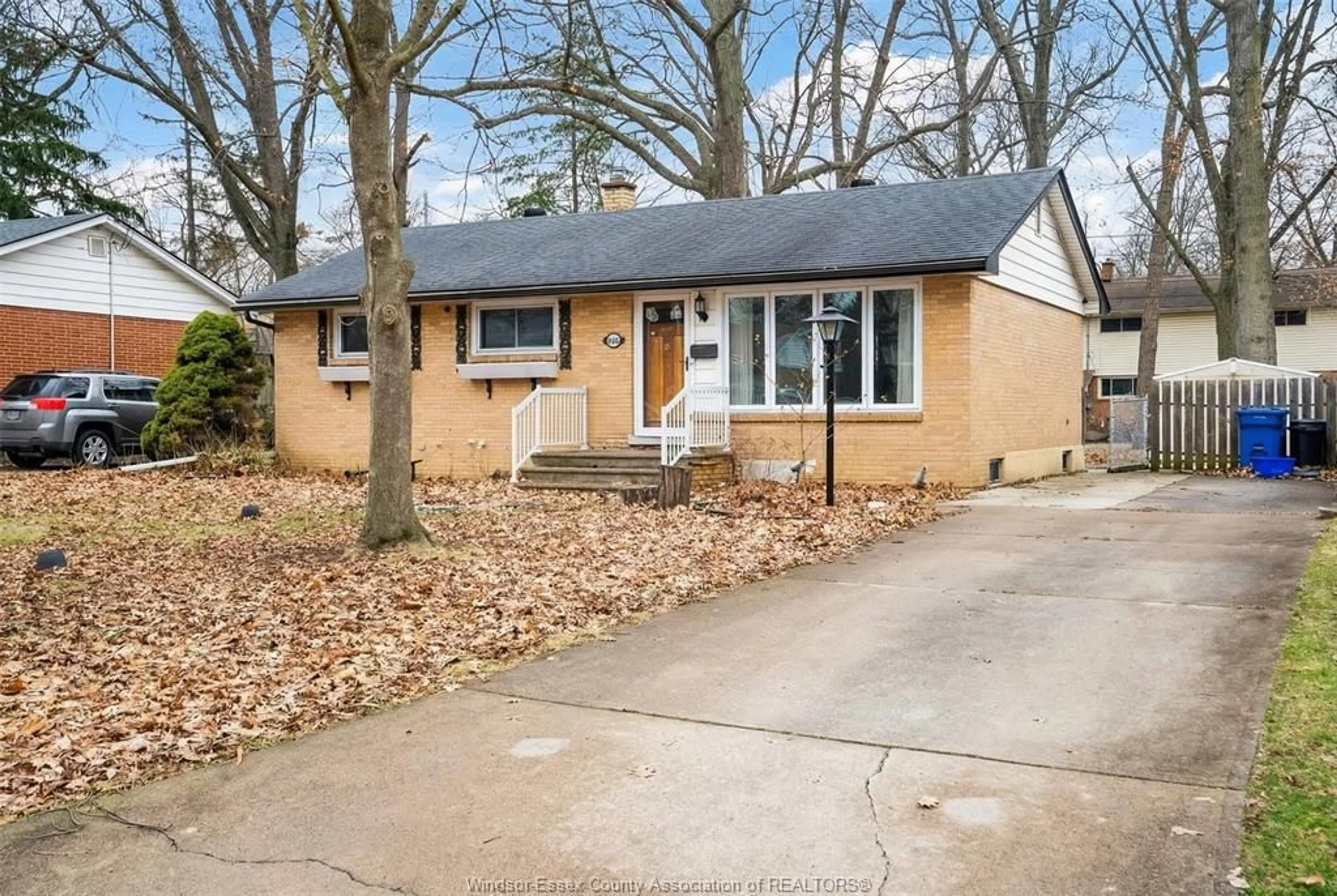 Unknown for 3455 RANDOLPH Ave, Windsor Ontario N9E 3E9