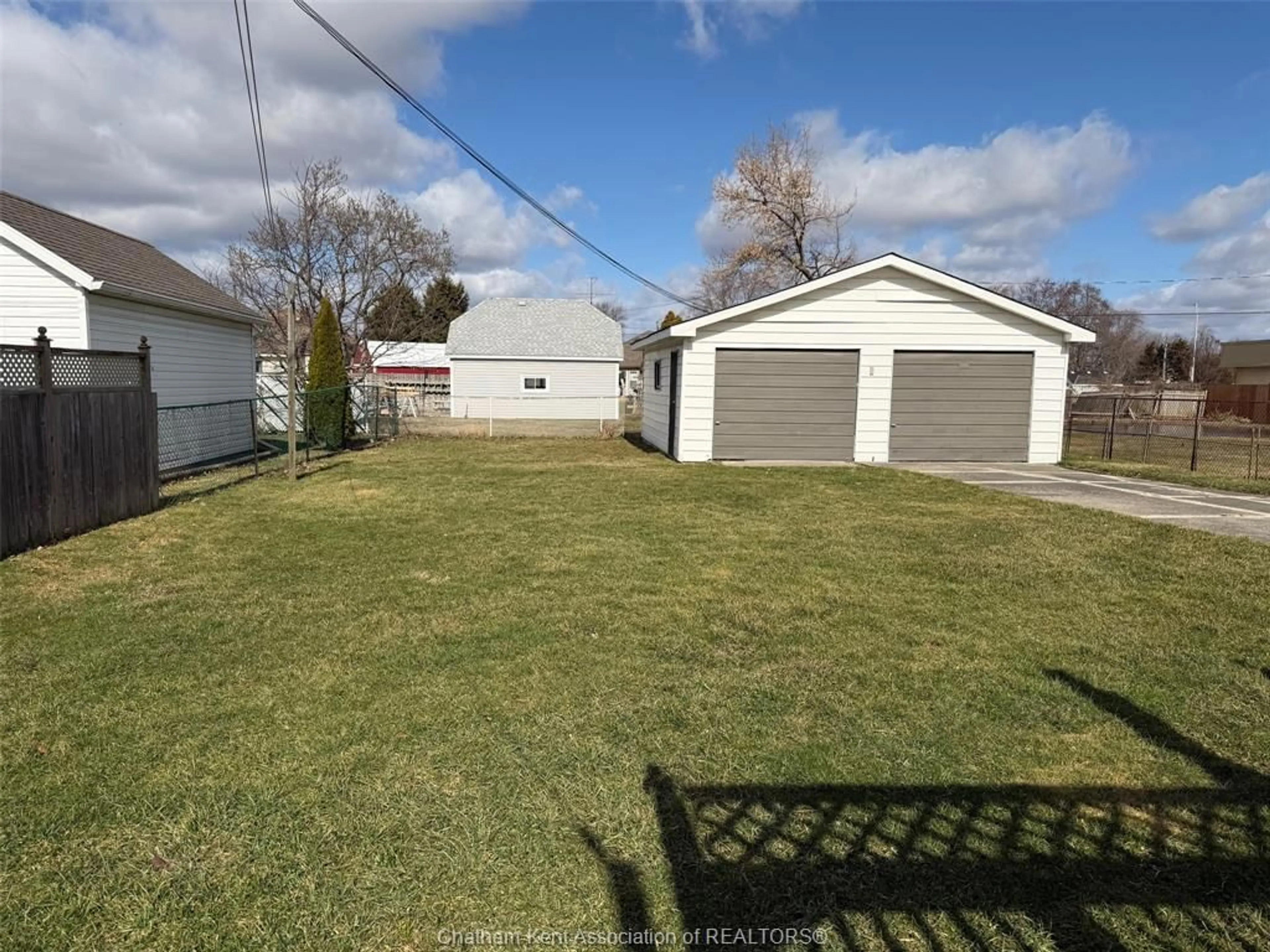 A pic from outside/outdoor area/front of a property/back of a property/a pic from drone, water/lake/river/ocean view for 936 James St, Wallaceburg Ontario N8A 2P7