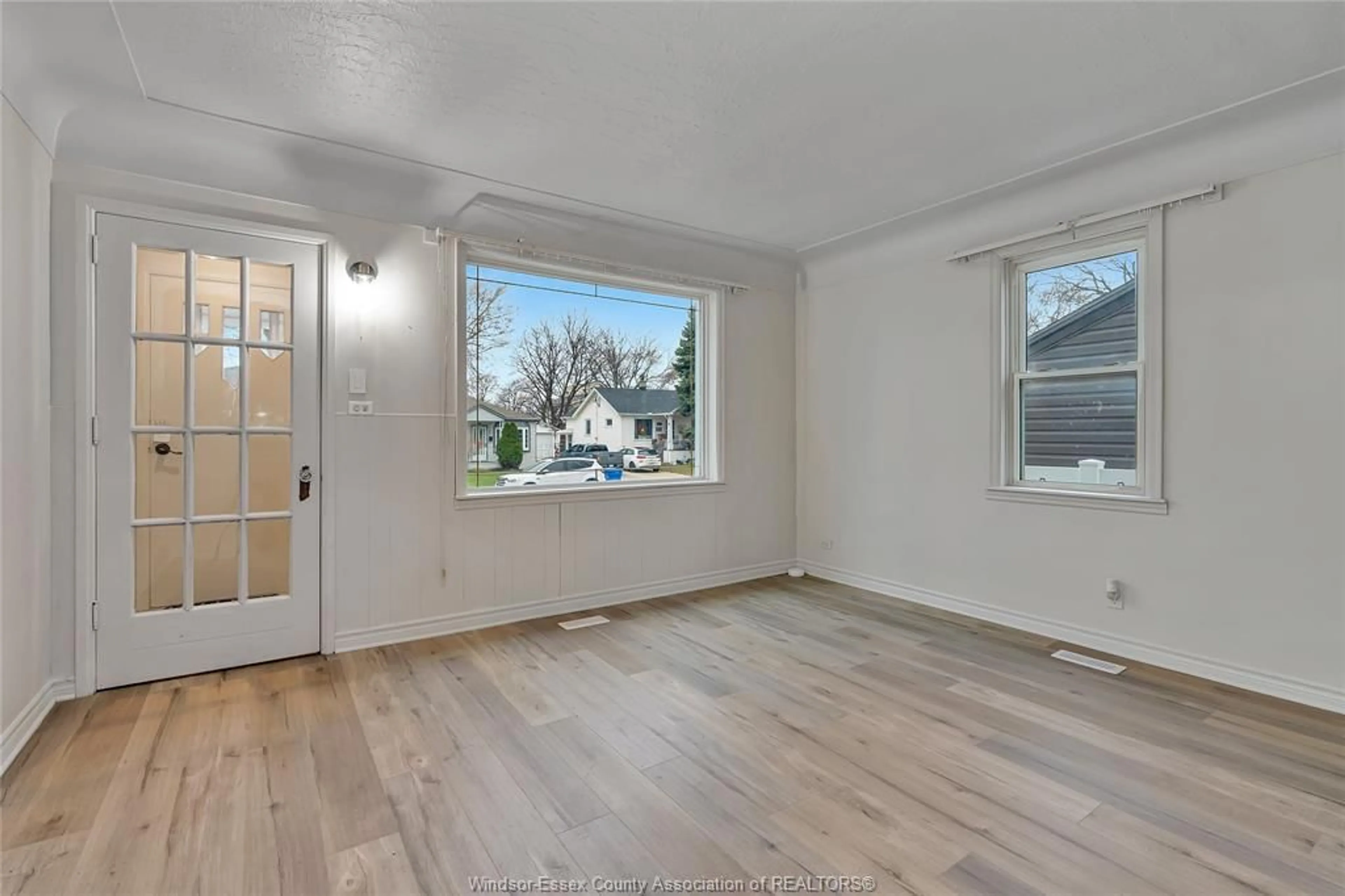 A pic of a room for 2420 FRANCOIS Rd, Windsor Ontario N8W 4T4