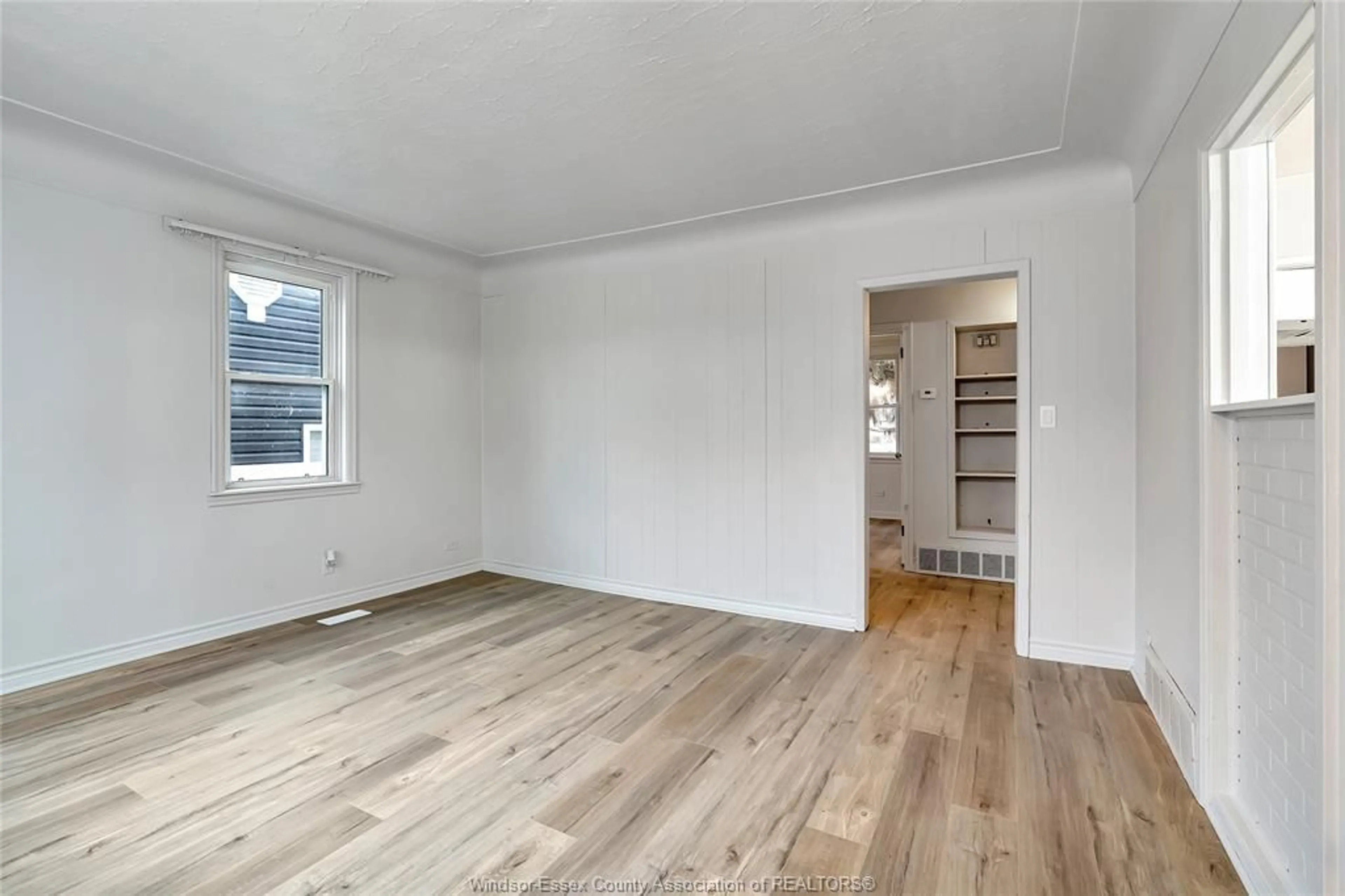 A pic of a room for 2420 FRANCOIS Rd, Windsor Ontario N8W 4T4