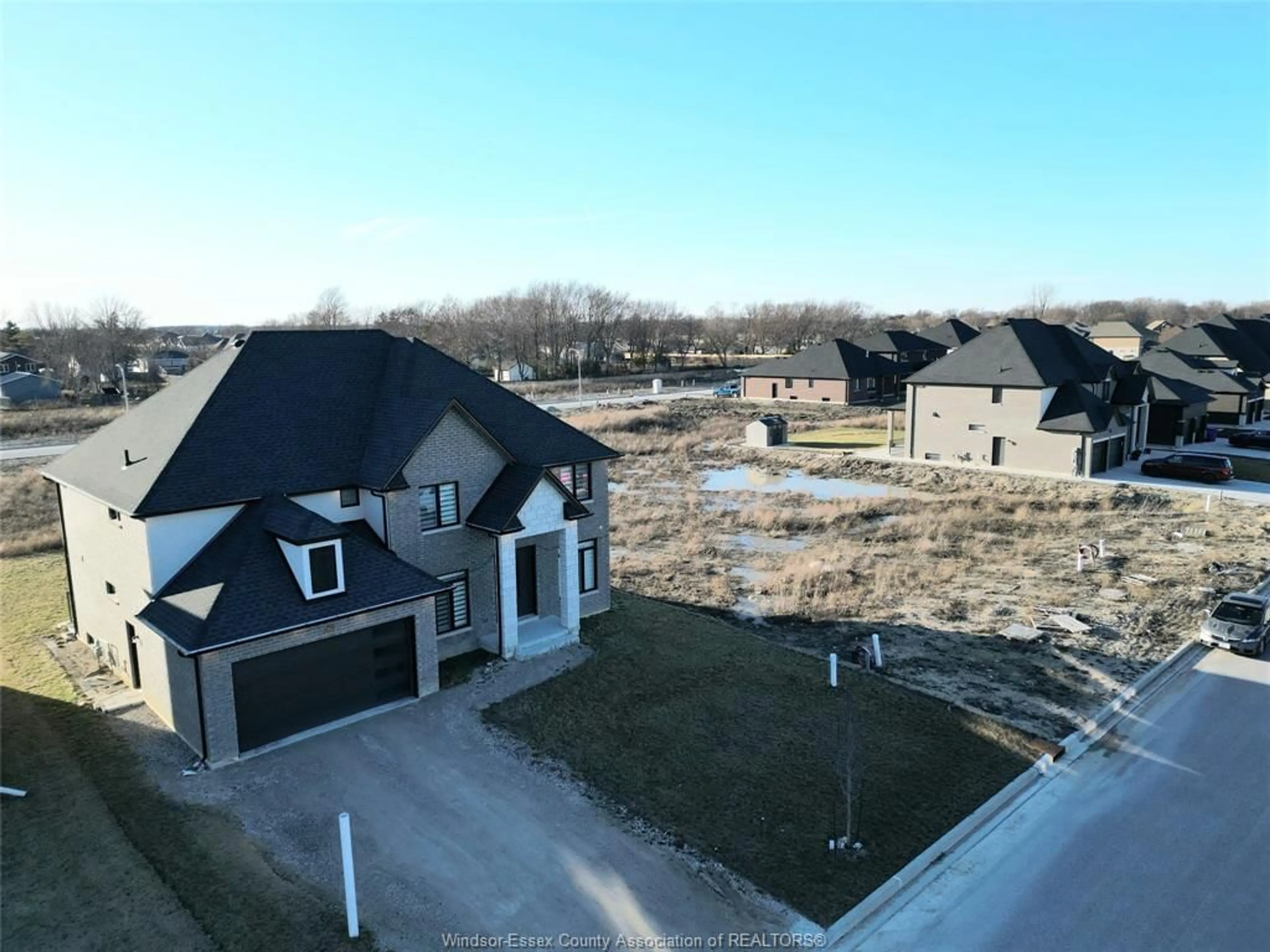 A pic from outside/outdoor area/front of a property/back of a property/a pic from drone, unknown for 518 VENETO St, Lakeshore Ontario N8L 0K4