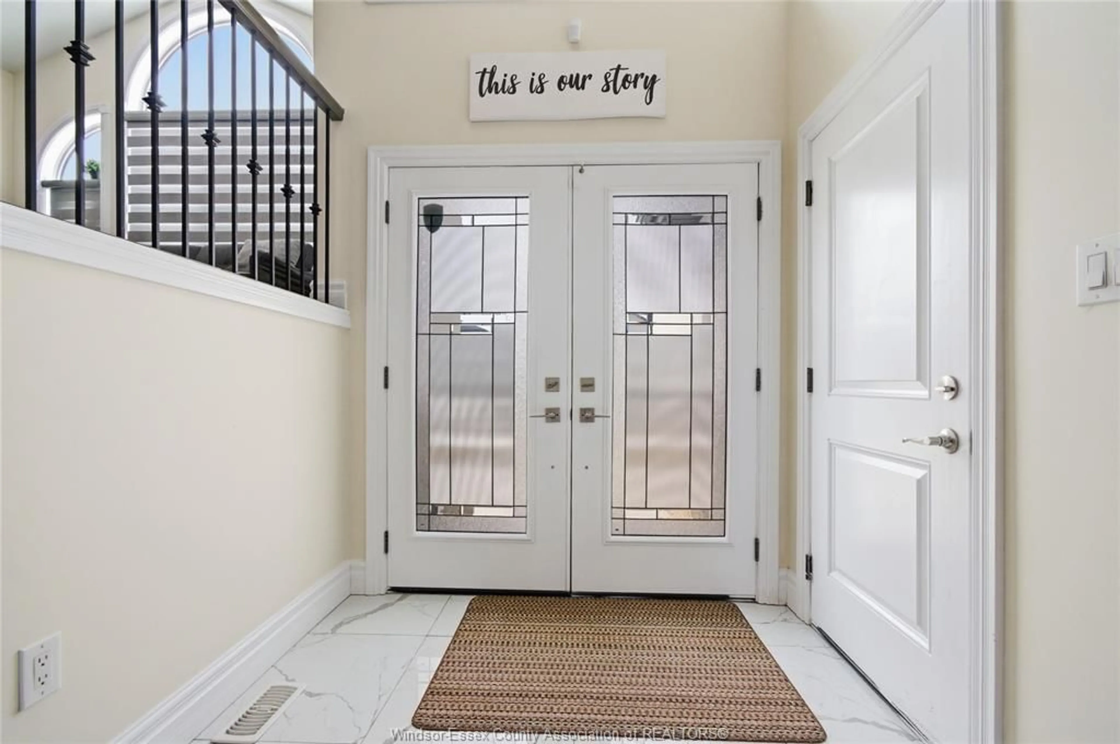 Indoor entryway for 106 BONNETT Rd, Amherstburg Ontario N9V 0G8