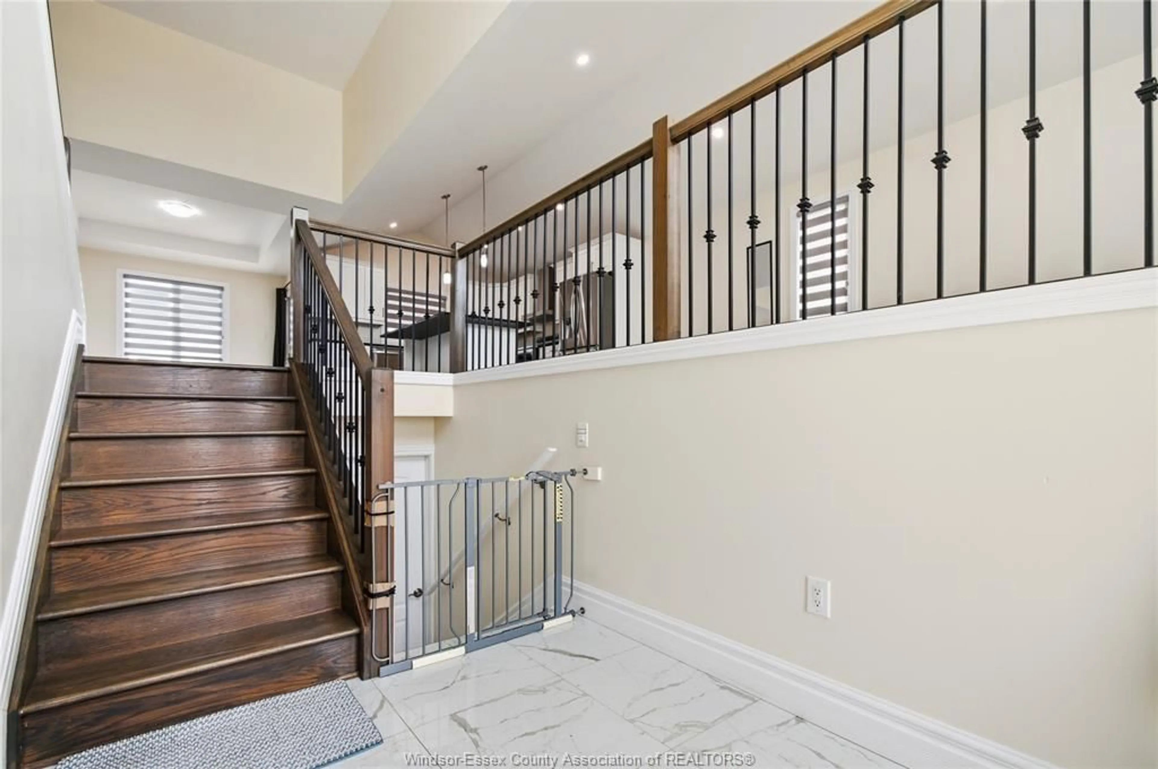 Stairs for 106 BONNETT Rd, Amherstburg Ontario N9V 0G8