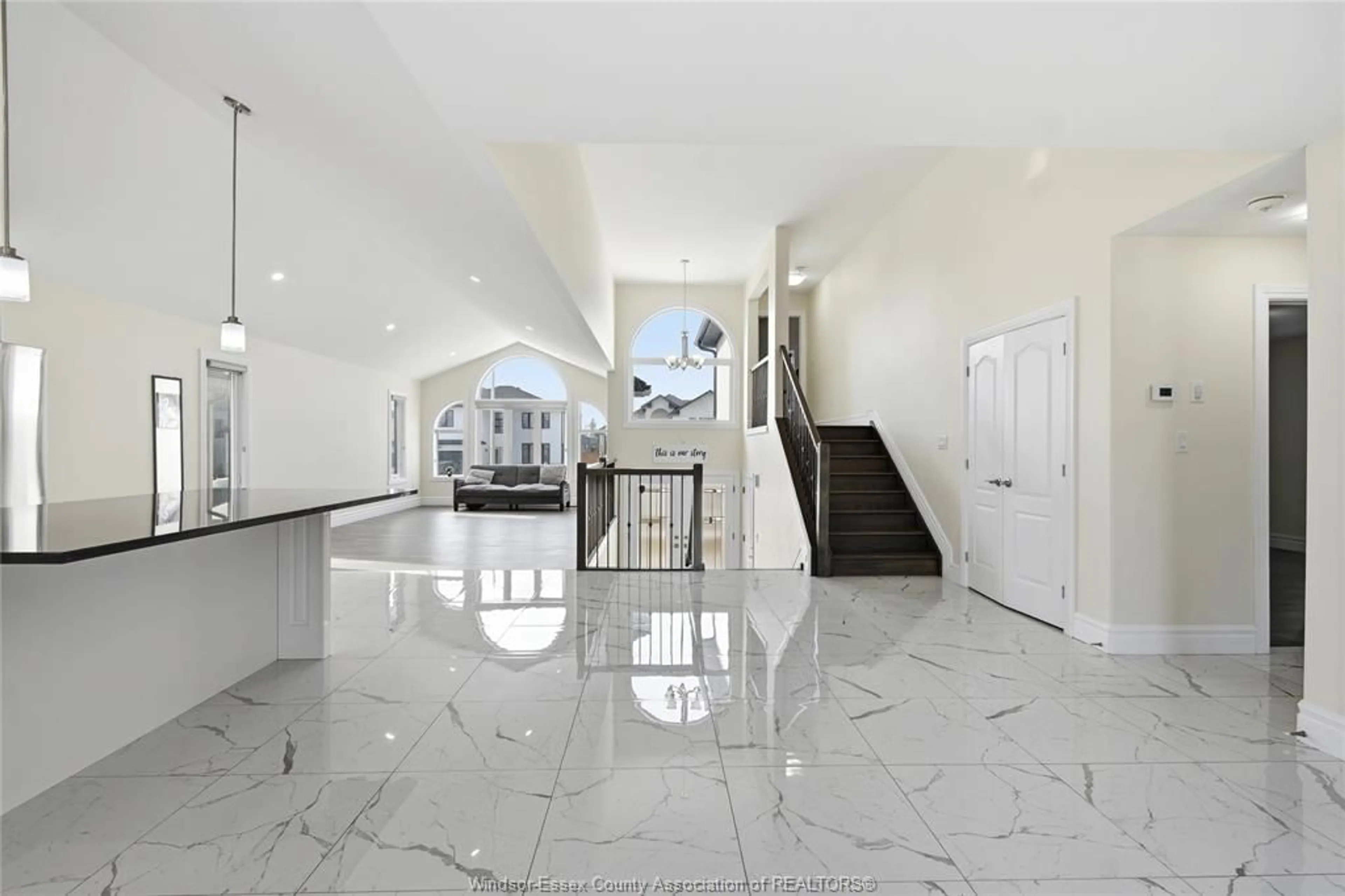 Indoor foyer for 106 BONNETT Rd, Amherstburg Ontario N9V 0G8