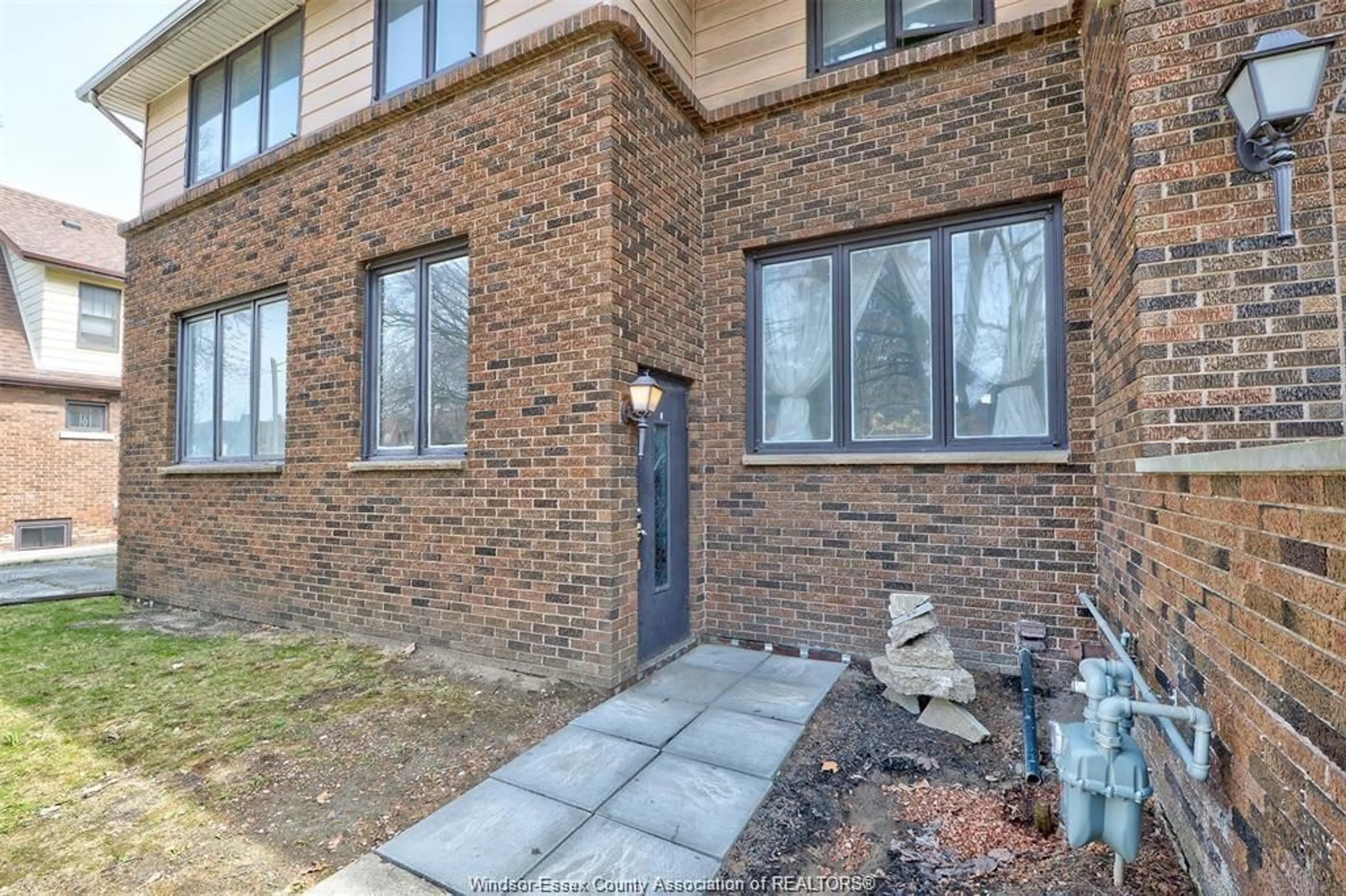 Home with brick exterior material, street for 2268 Victoria, Windsor Ontario N8X 1R1